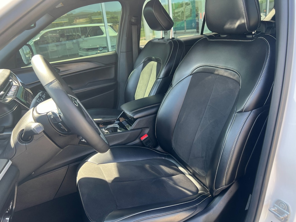 Used 2023 Jeep Grand Cherokee L Laredo SUV