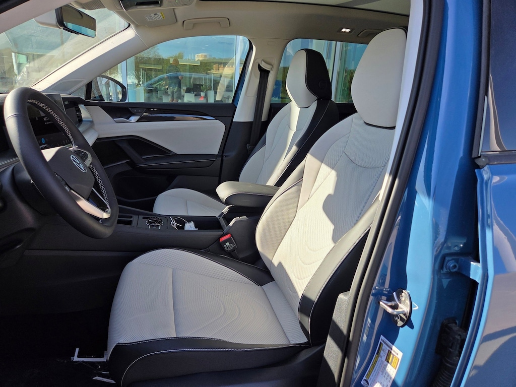 New 2025 Volkswagen Tiguan 2.0T SE SUV