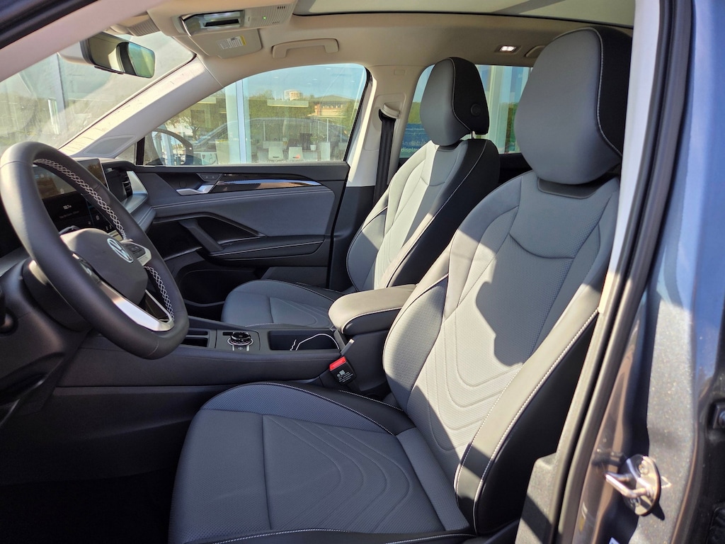 New 2025 Volkswagen Tiguan 2.0T SE SUV