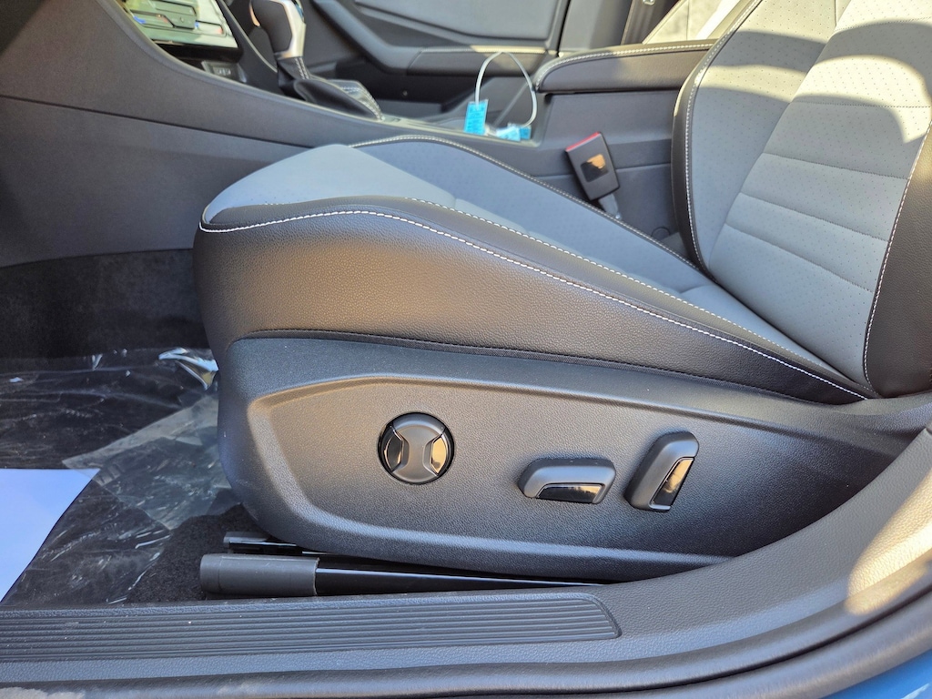 New 2025 Volkswagen Jetta 1.5T SE Sedan