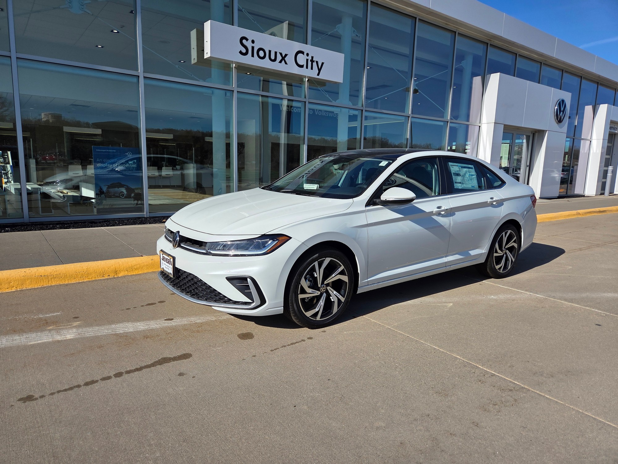 2025 Volkswagen Jetta SEL's photo