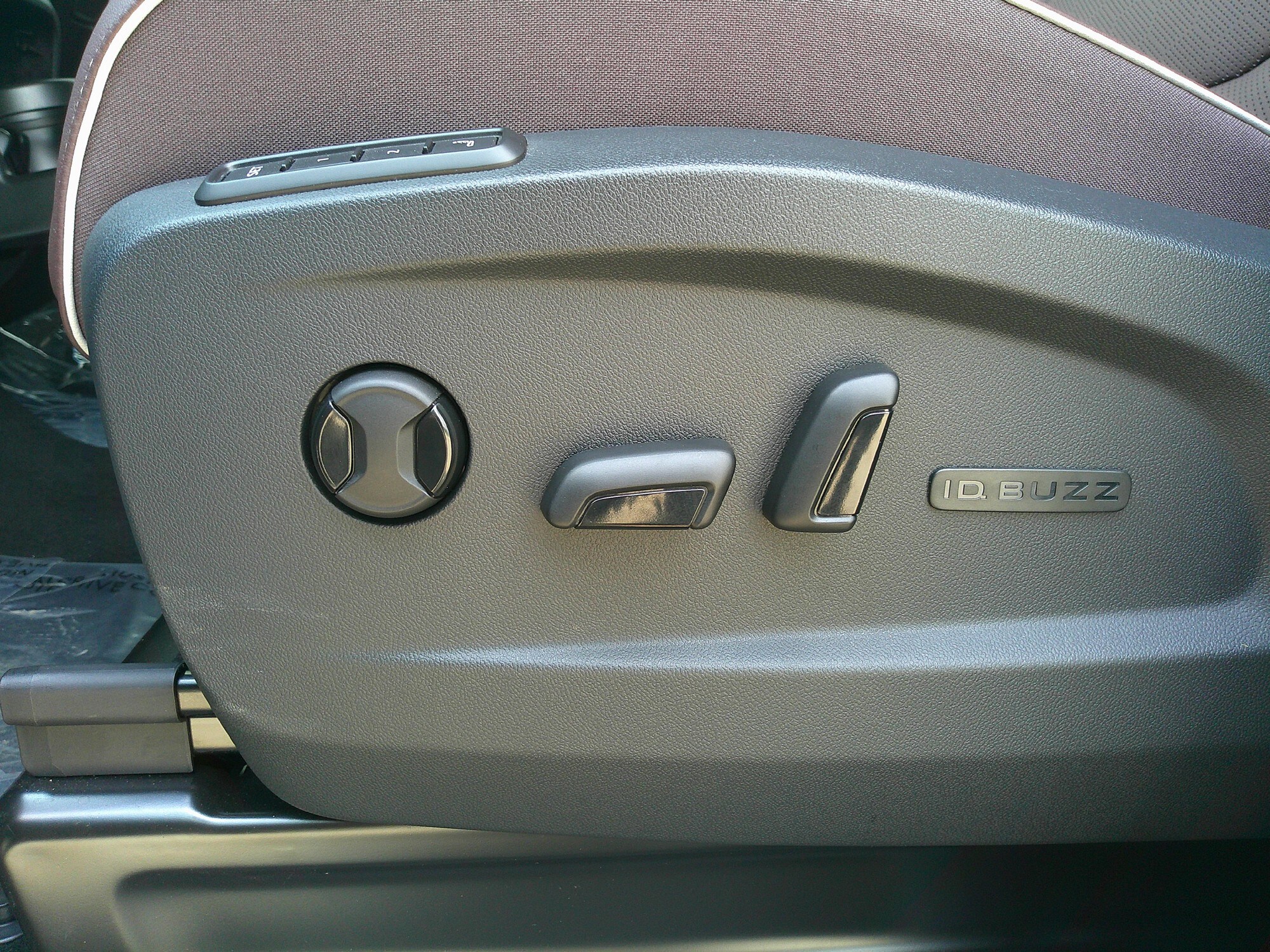 2025 Volkswagen ID. Buzz Pro S photo 3