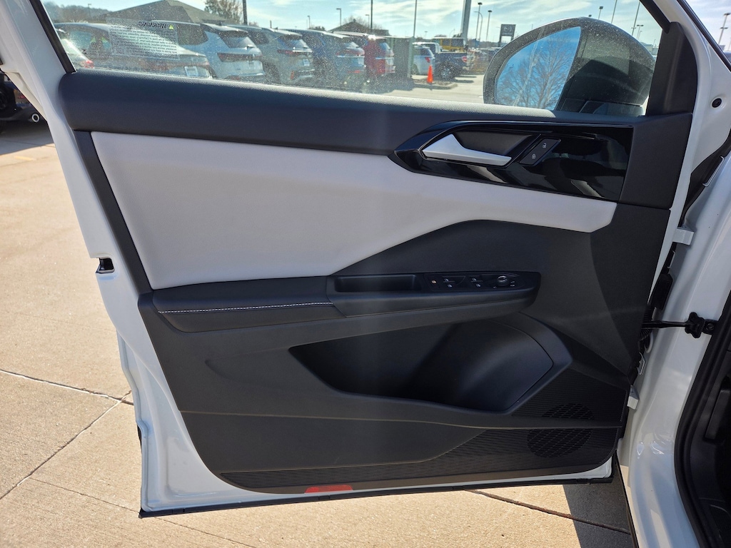 New 2025 Volkswagen Taos 1.5T S SUV