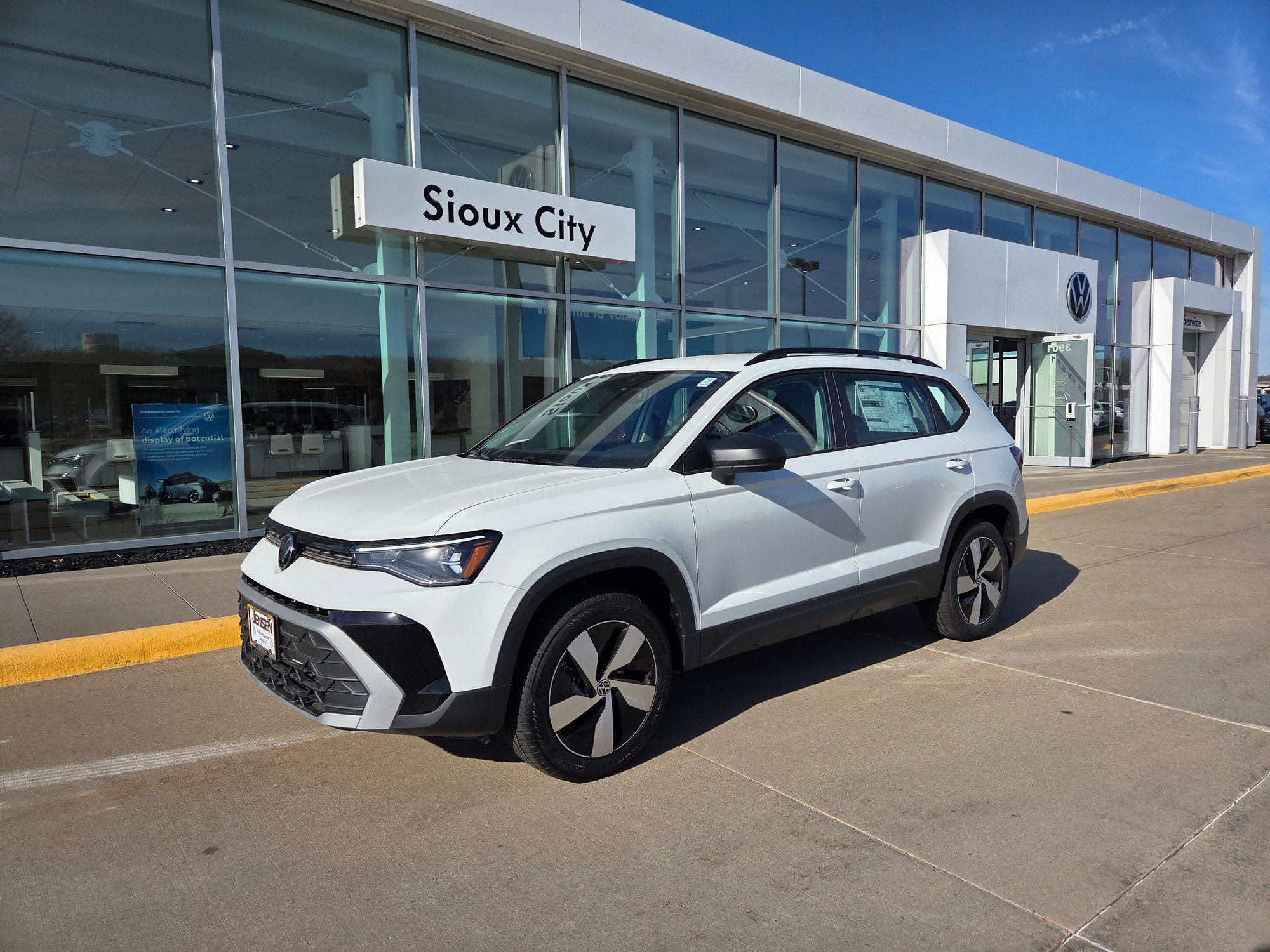 2025 Volkswagen Taos S's photo