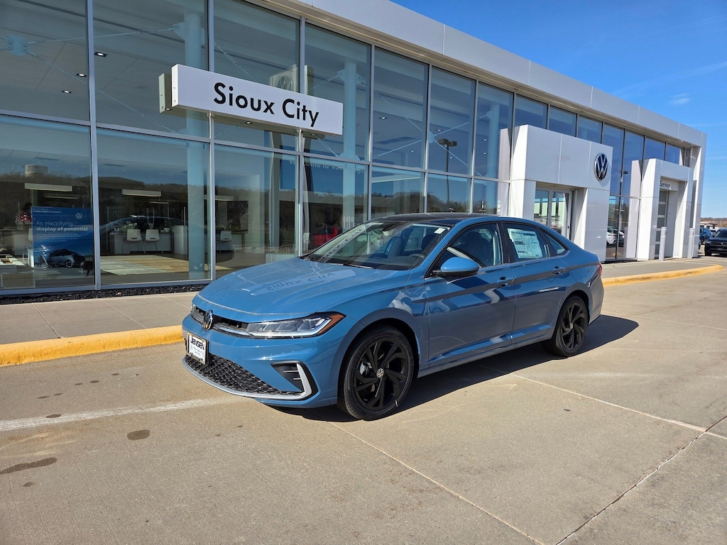 New 2025 Volkswagen Jetta 1.5T SE Sedan