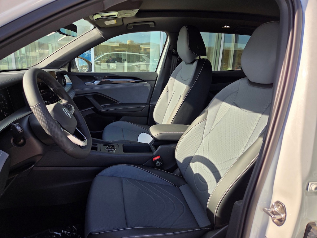 New 2025 Volkswagen Tiguan 2.0T SE R-Line Black SUV