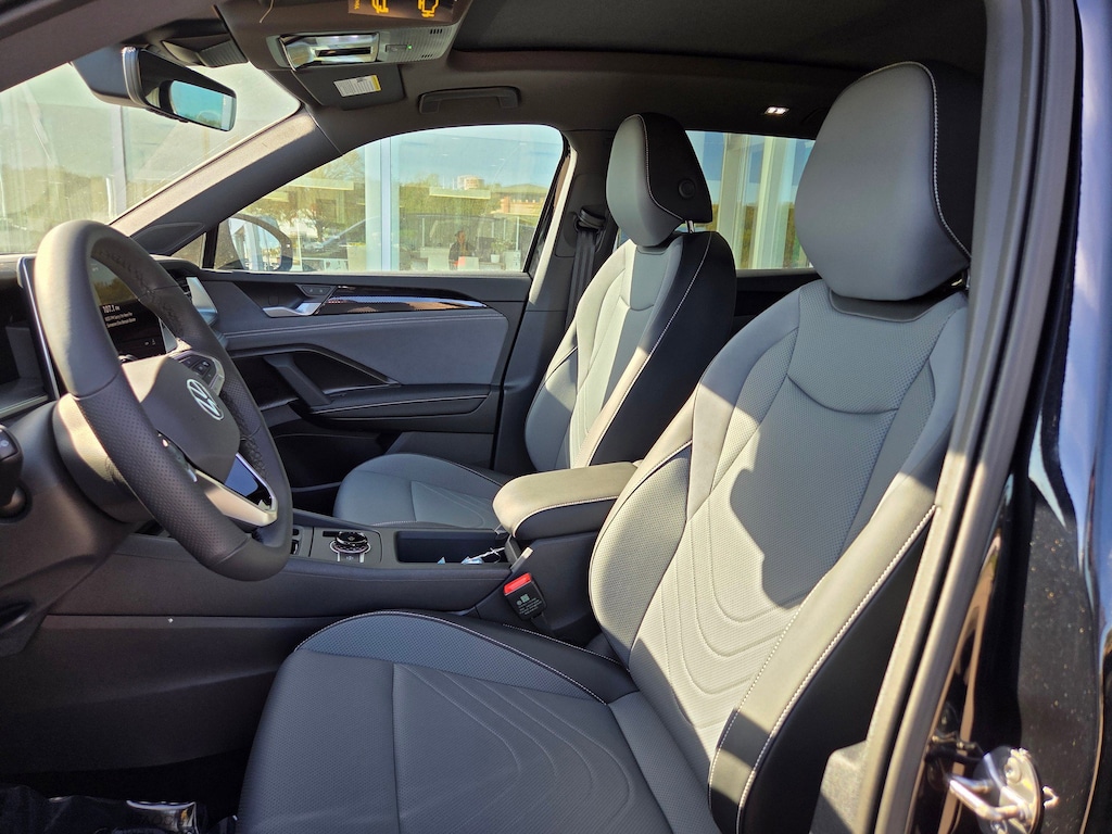 New 2025 Volkswagen Tiguan 2.0T SE R-Line Black SUV