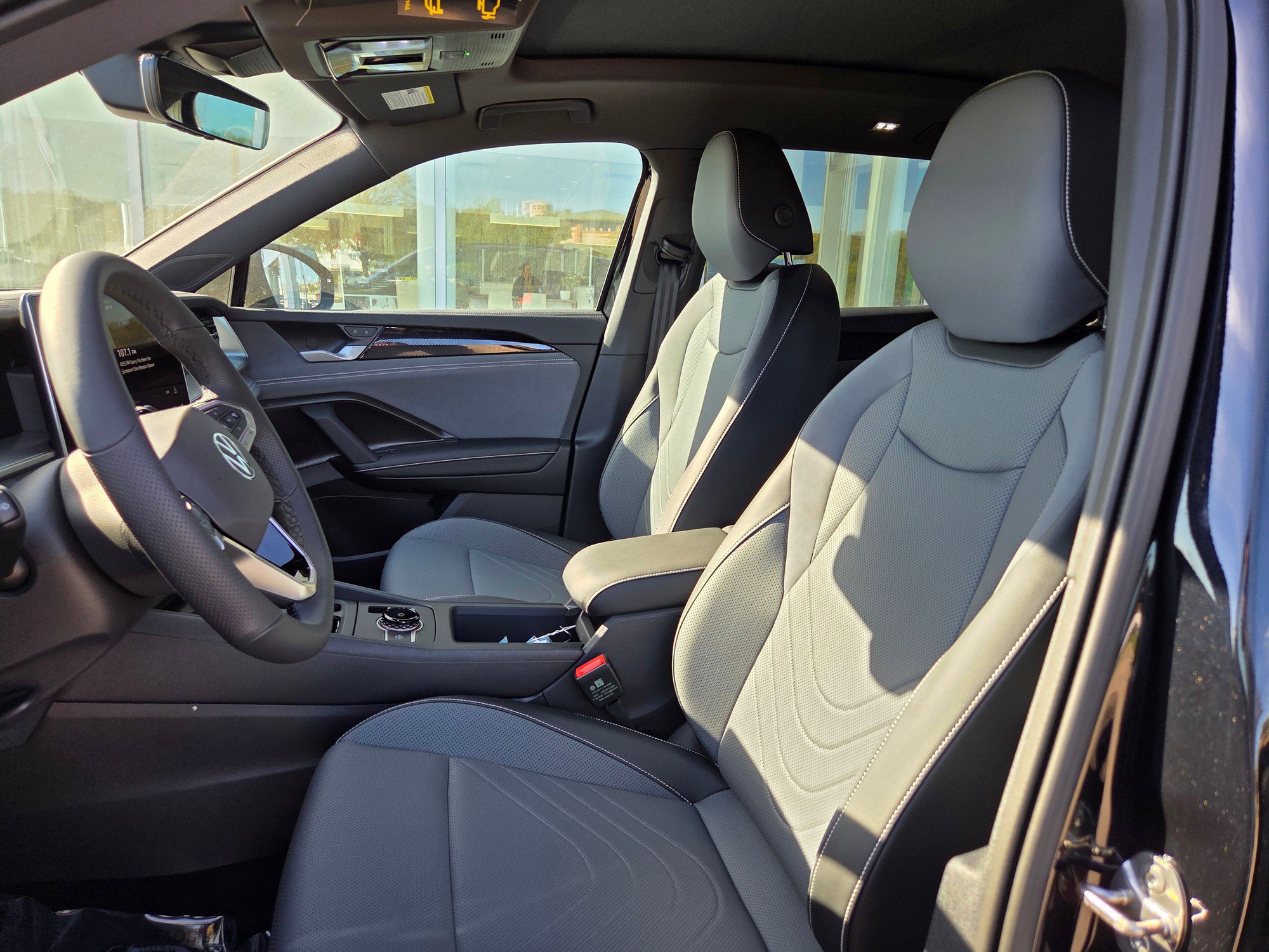 2025 Volkswagen Tiguan SE R-Line Black photo 3