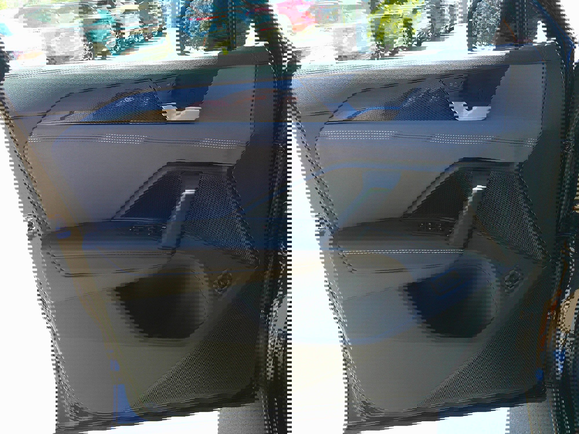 2025 Volkswagen Tiguan SE photo 2