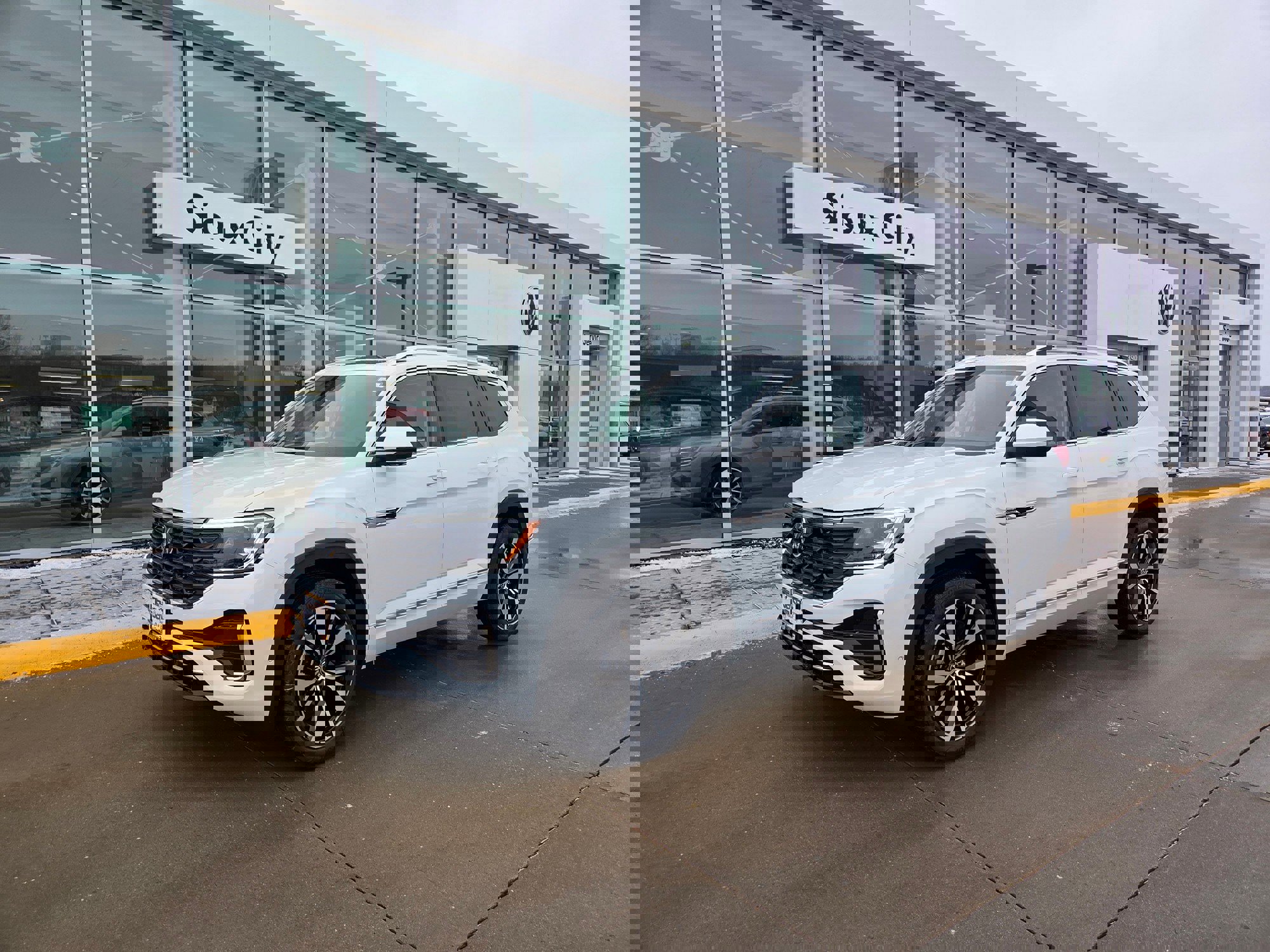 2026 Volkswagen Atlas SEL Premium R-Line's photo