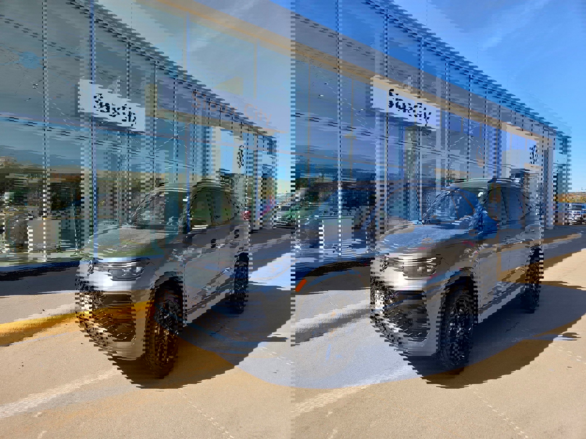 2025 Volkswagen Tiguan SE R-LINE BLACK