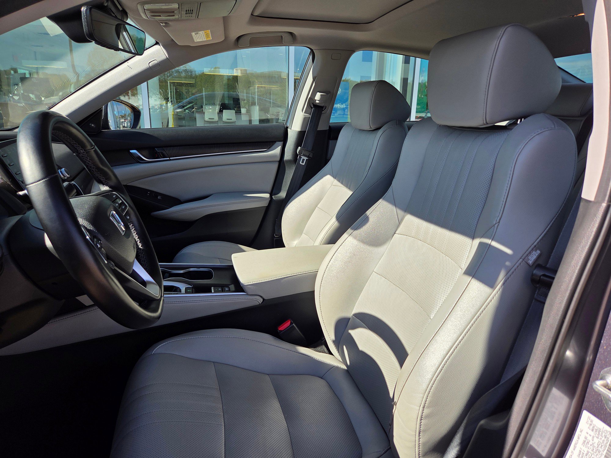 2020 Honda Accord EX-L 1.5T photo 3