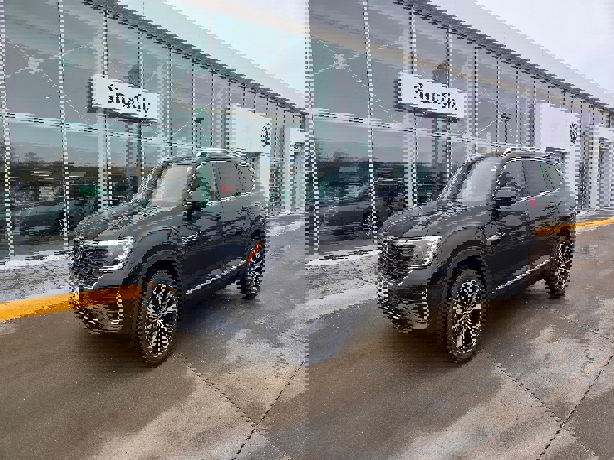 2026 Volkswagen Atlas SEL Premium R-Line's photo