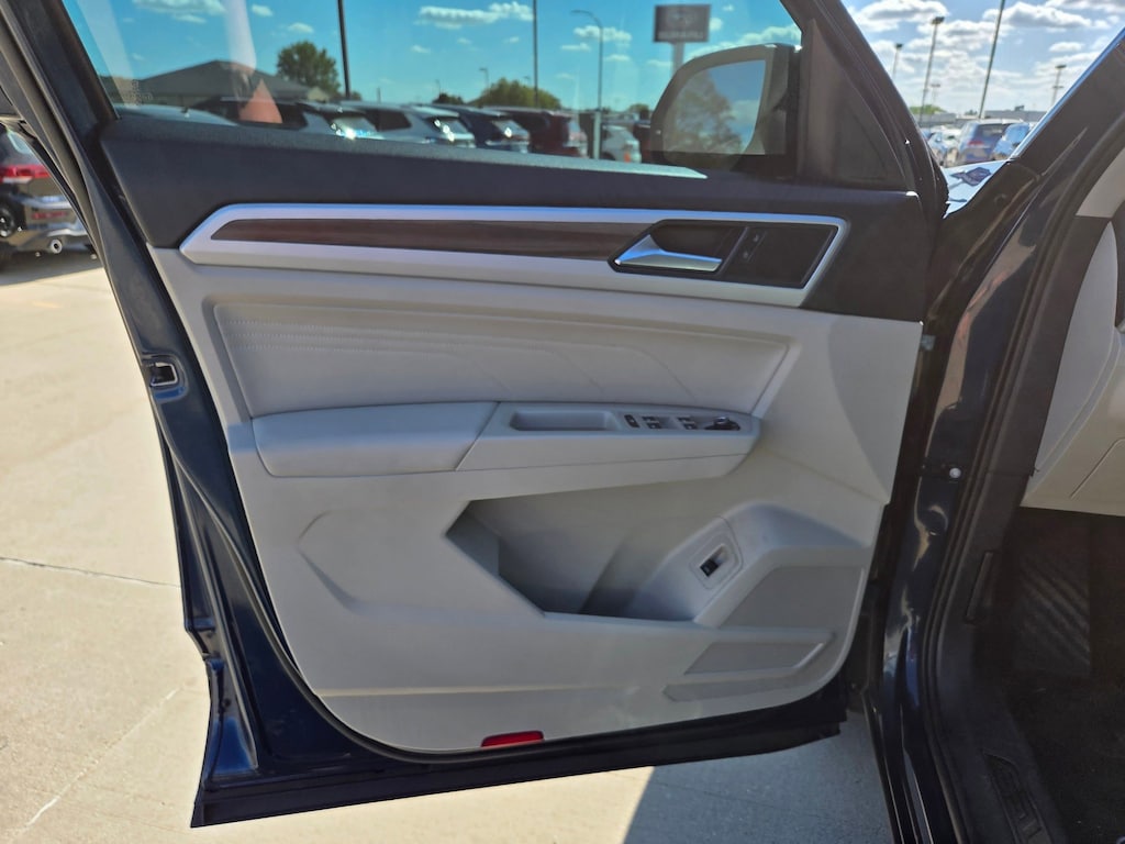 Used 2022 Volkswagen Atlas 3.6L V6 SEL SUV