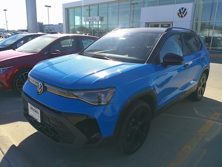 2025 Volkswagen Taos 1.5T SE Black SUV