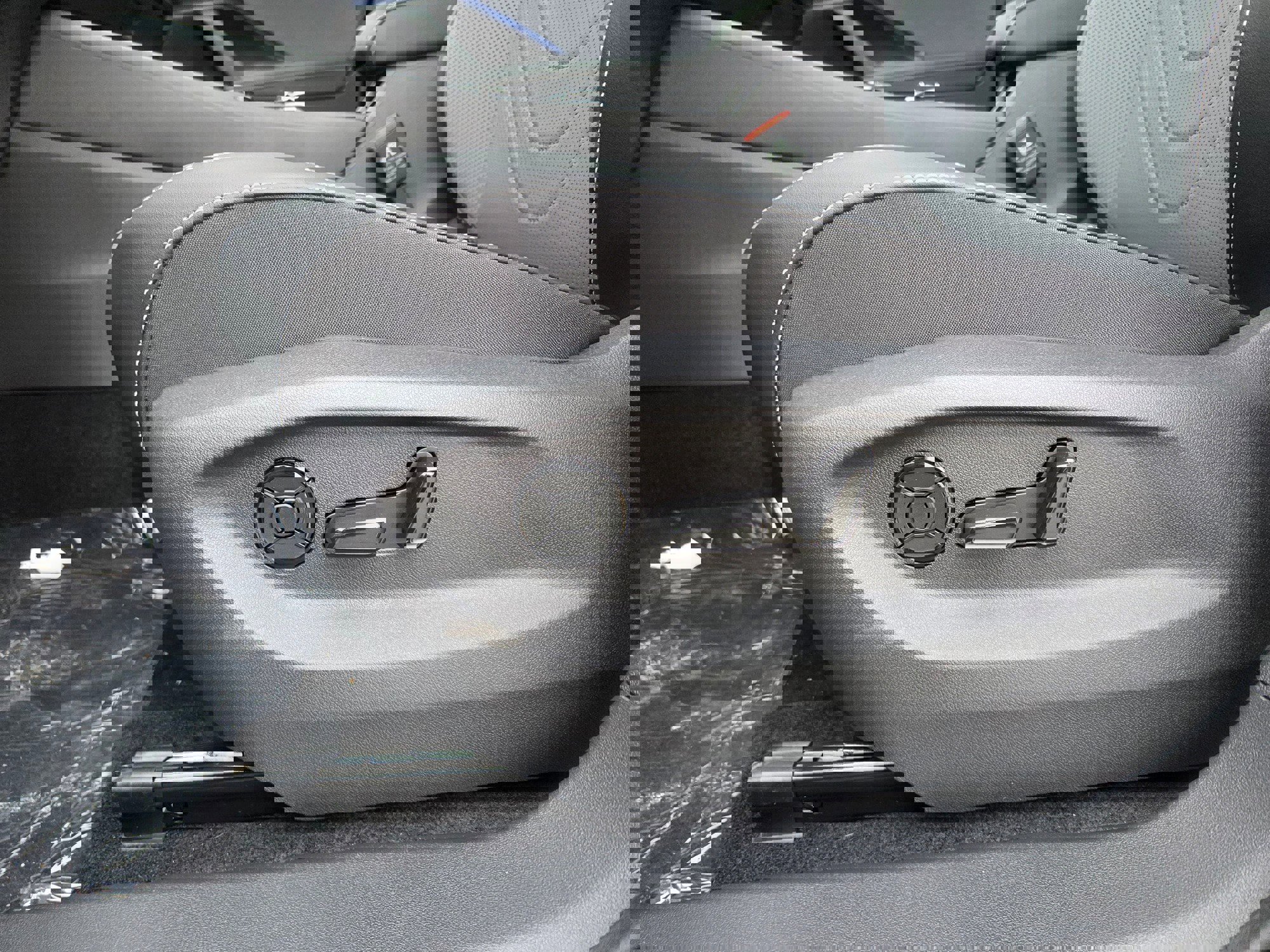 2026 Volkswagen Tiguan SE R-Line Black photo 3