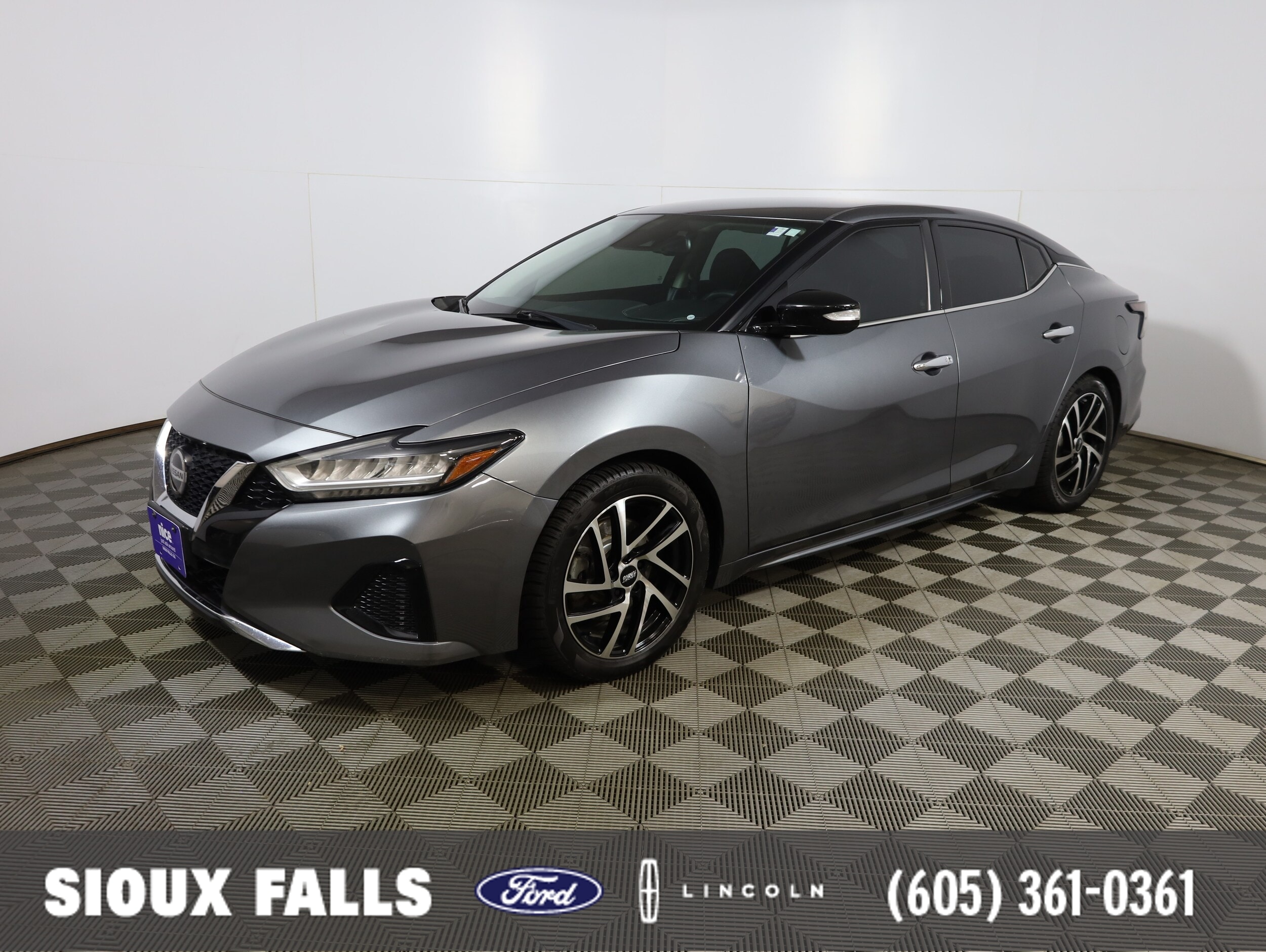 2020 Nissan Maxima SV's photo
