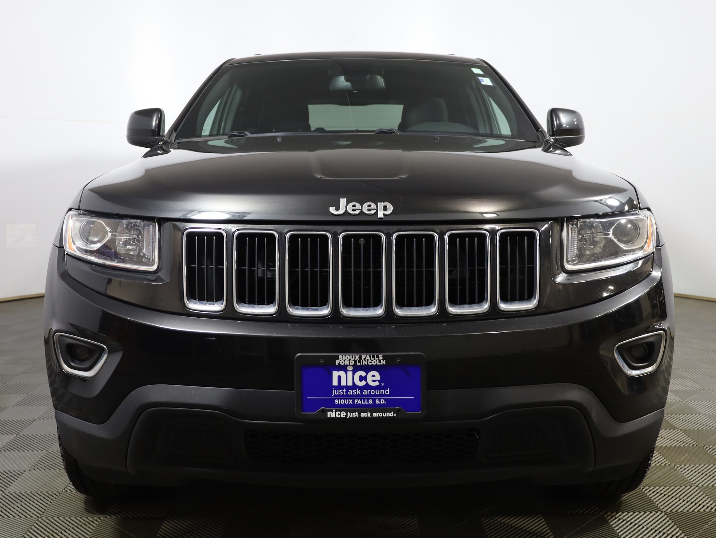 Used 2016 Jeep Grand Cherokee Laredo E with VIN 1C4RJFAG8GC404174 for sale in Sioux Falls, SD