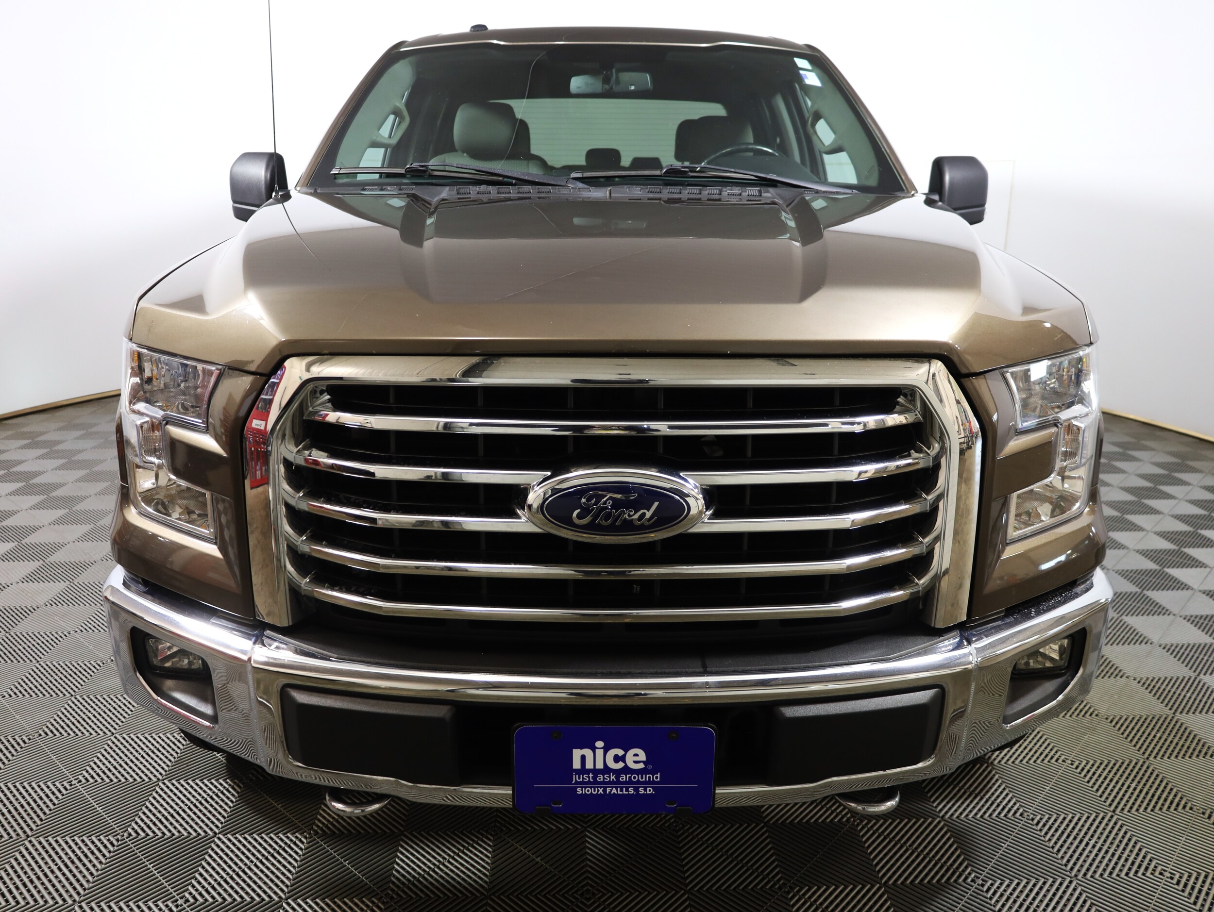 2015 Ford F-150 XLT photo 2