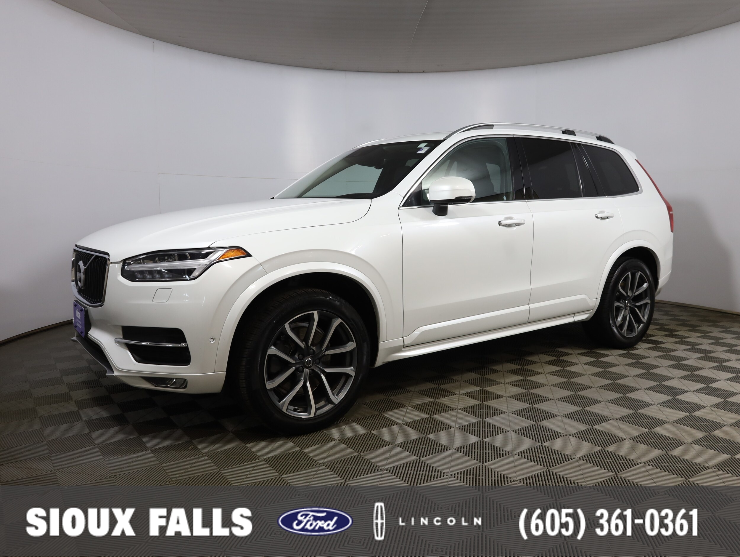 Crystal White Pearl 2019 Volvo XC90 T6 Momentum AWD SUV / Crossover All-Wheel Drive Automatic