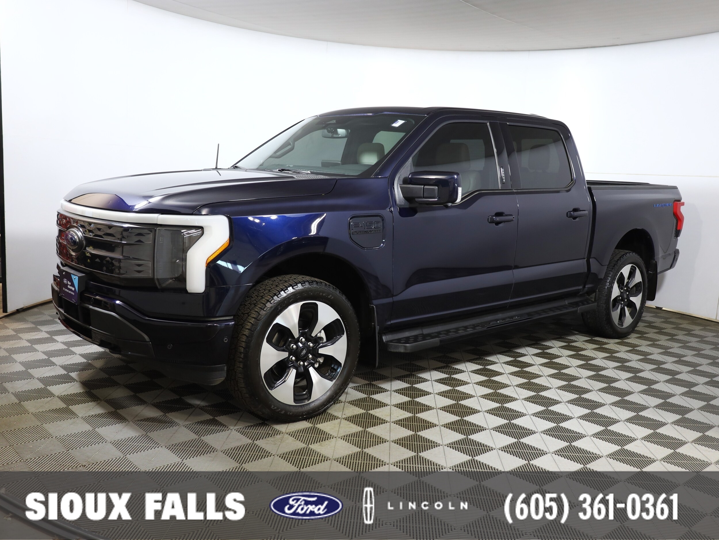 2023 Ford F-150 Lightning Platinum's photo