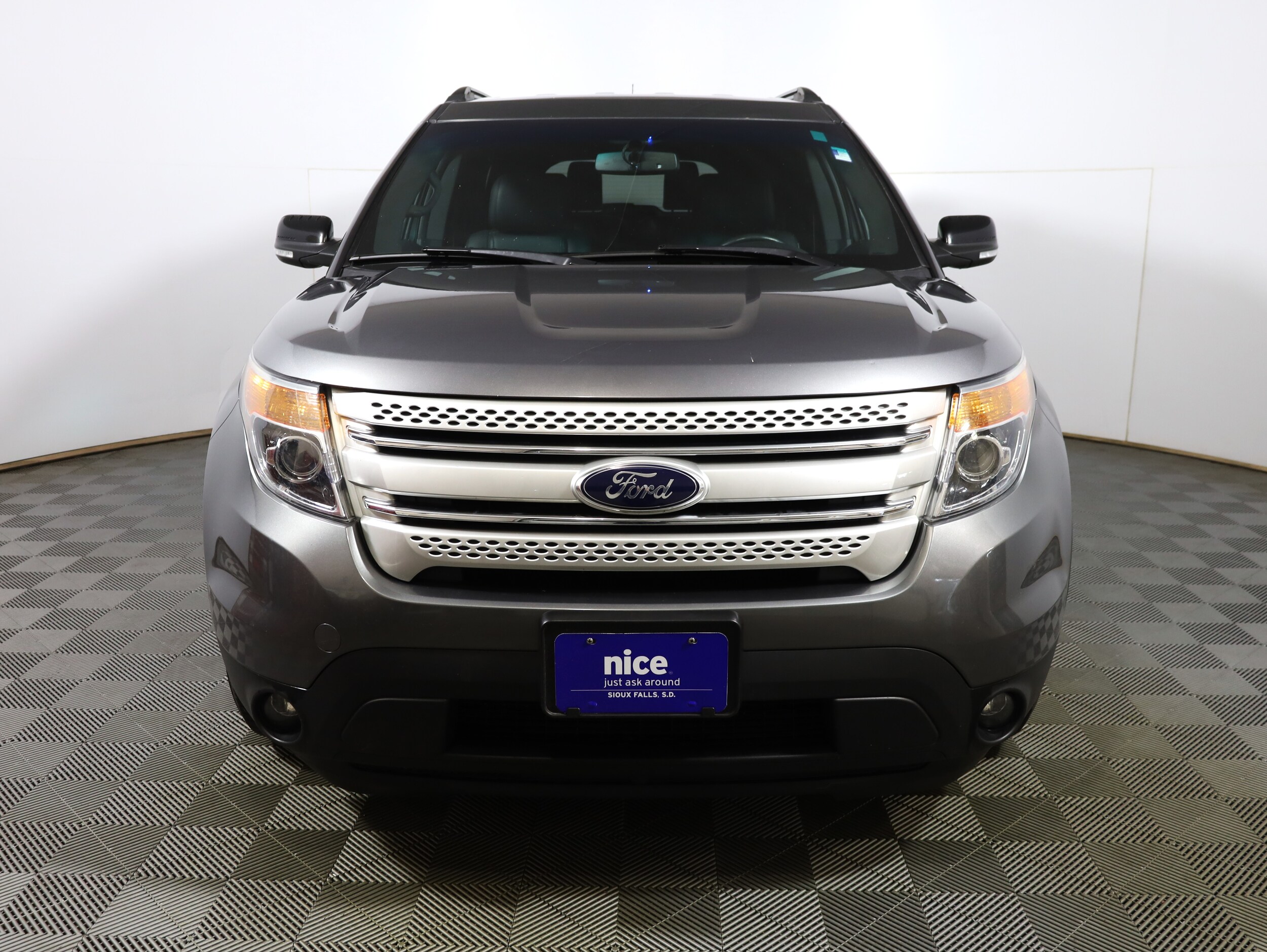 2014 Ford Explorer XLT photo 2