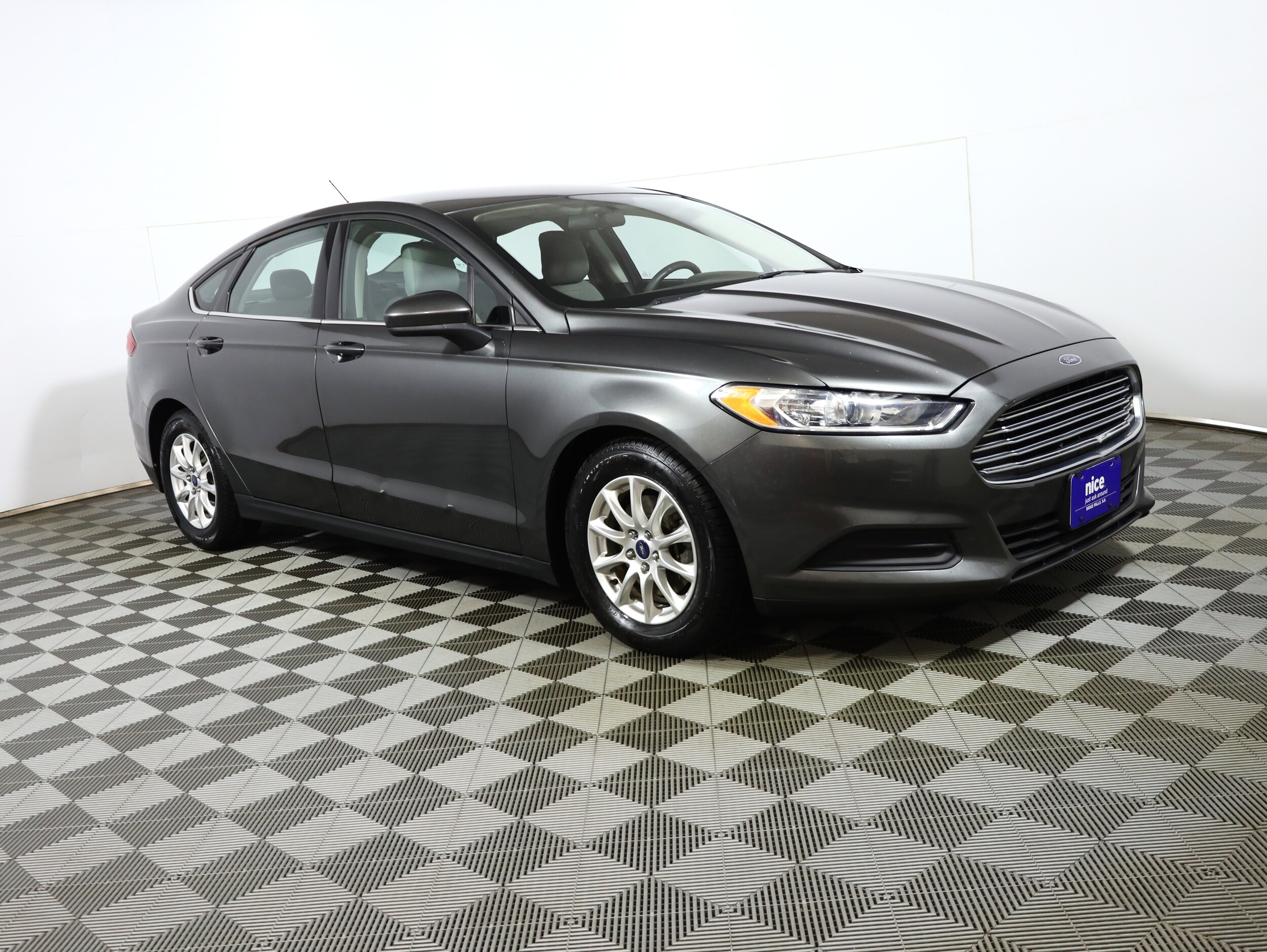 2015 Ford Fusion S photo 3