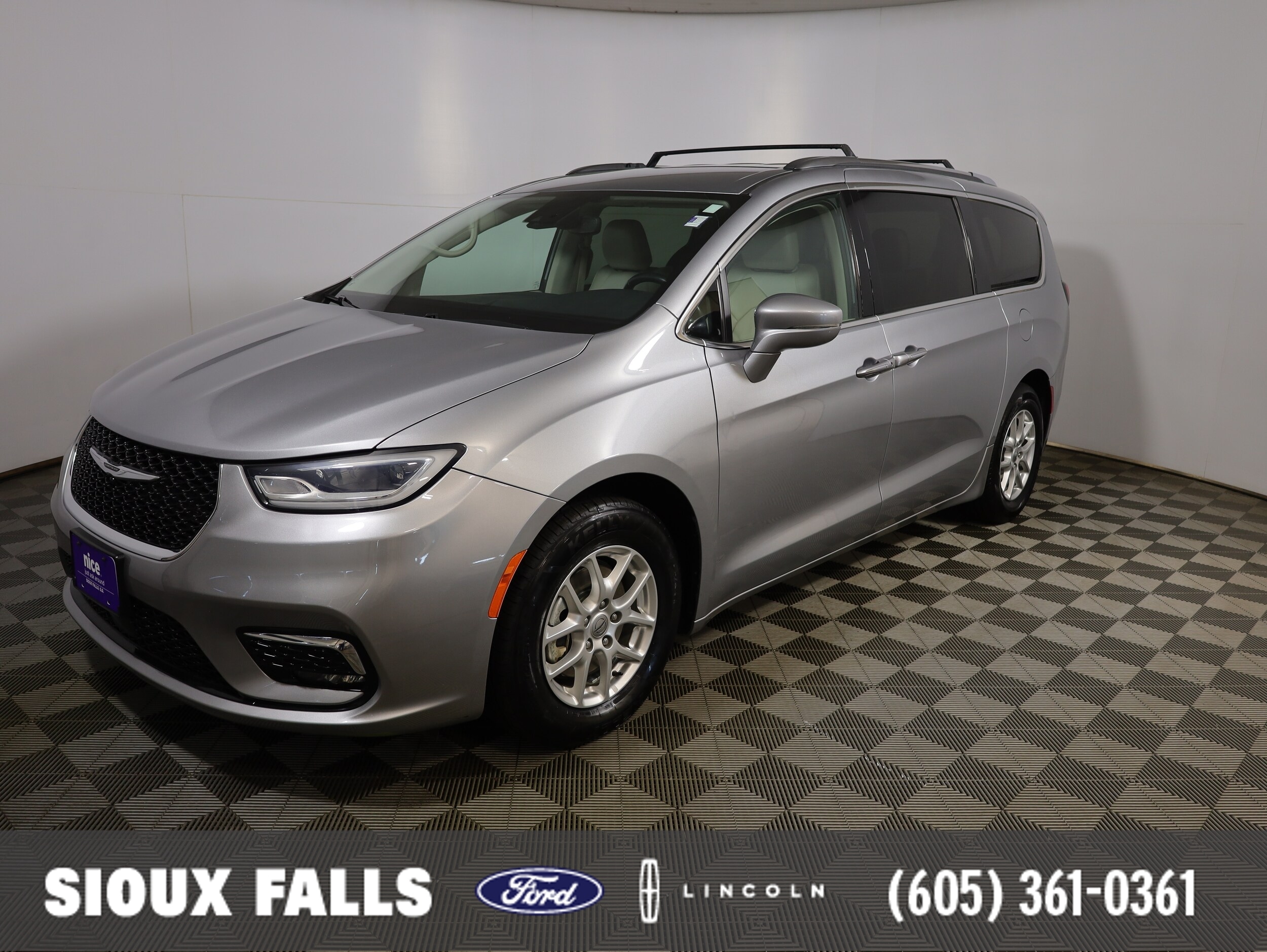 2021 Chrysler Pacifica Touring L's photo