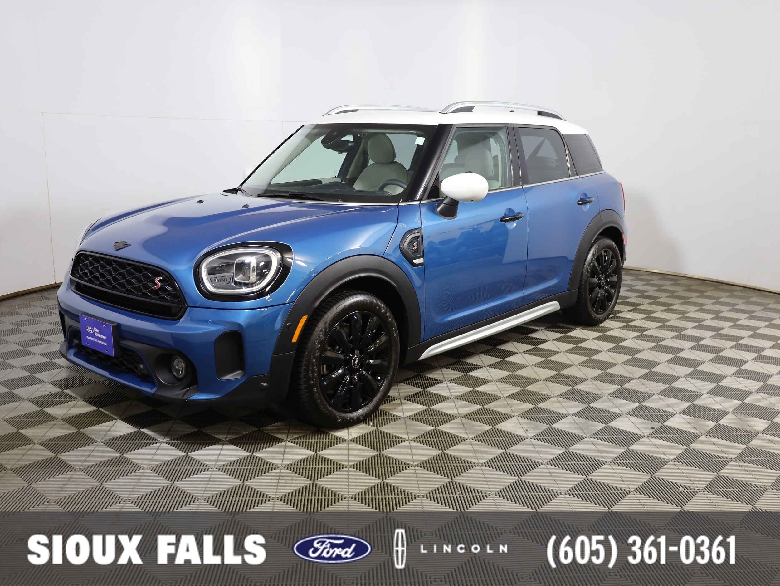 2023 MINI Countryman Cooper S's photo
