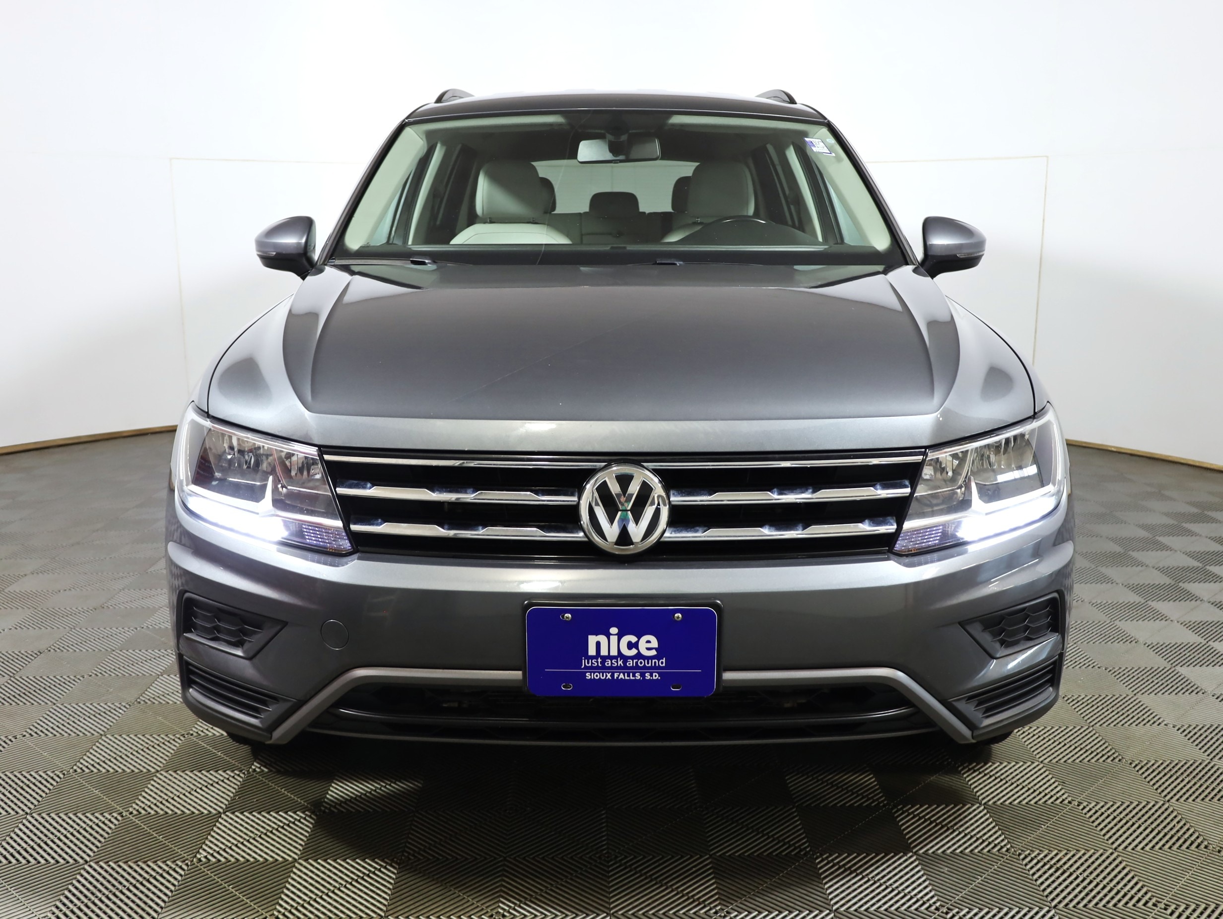 Used 2018 Volkswagen Tiguan SE with VIN 3VV2B7AX3JM046249 for sale in Sioux Falls, SD