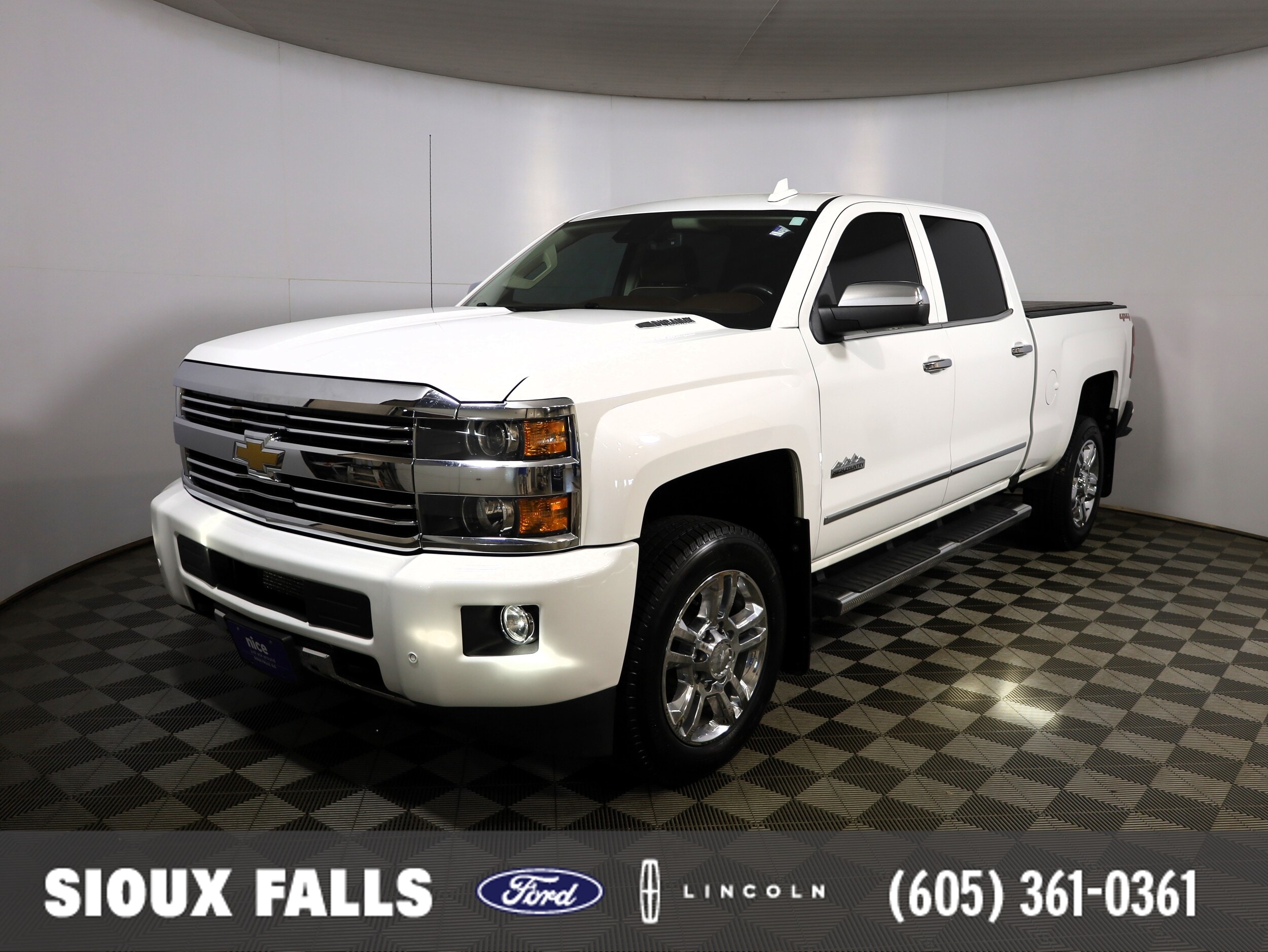 2016 Chevrolet Silverado HD High Country 4WD Crew Cab Standard Box's photo