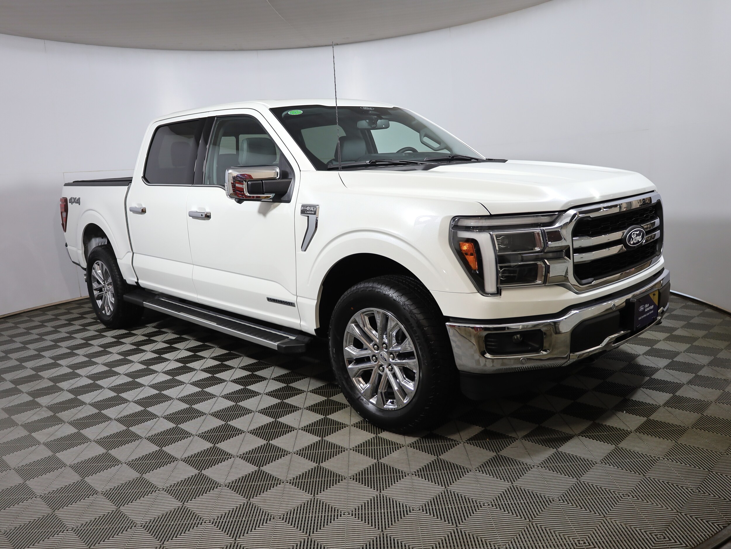 2025 Ford F-150 Lariat photo 2