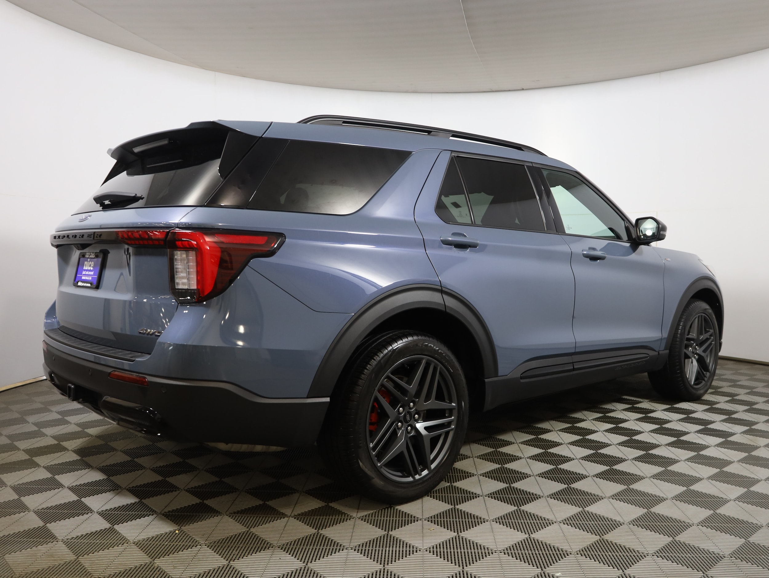 View vehicle photo 5