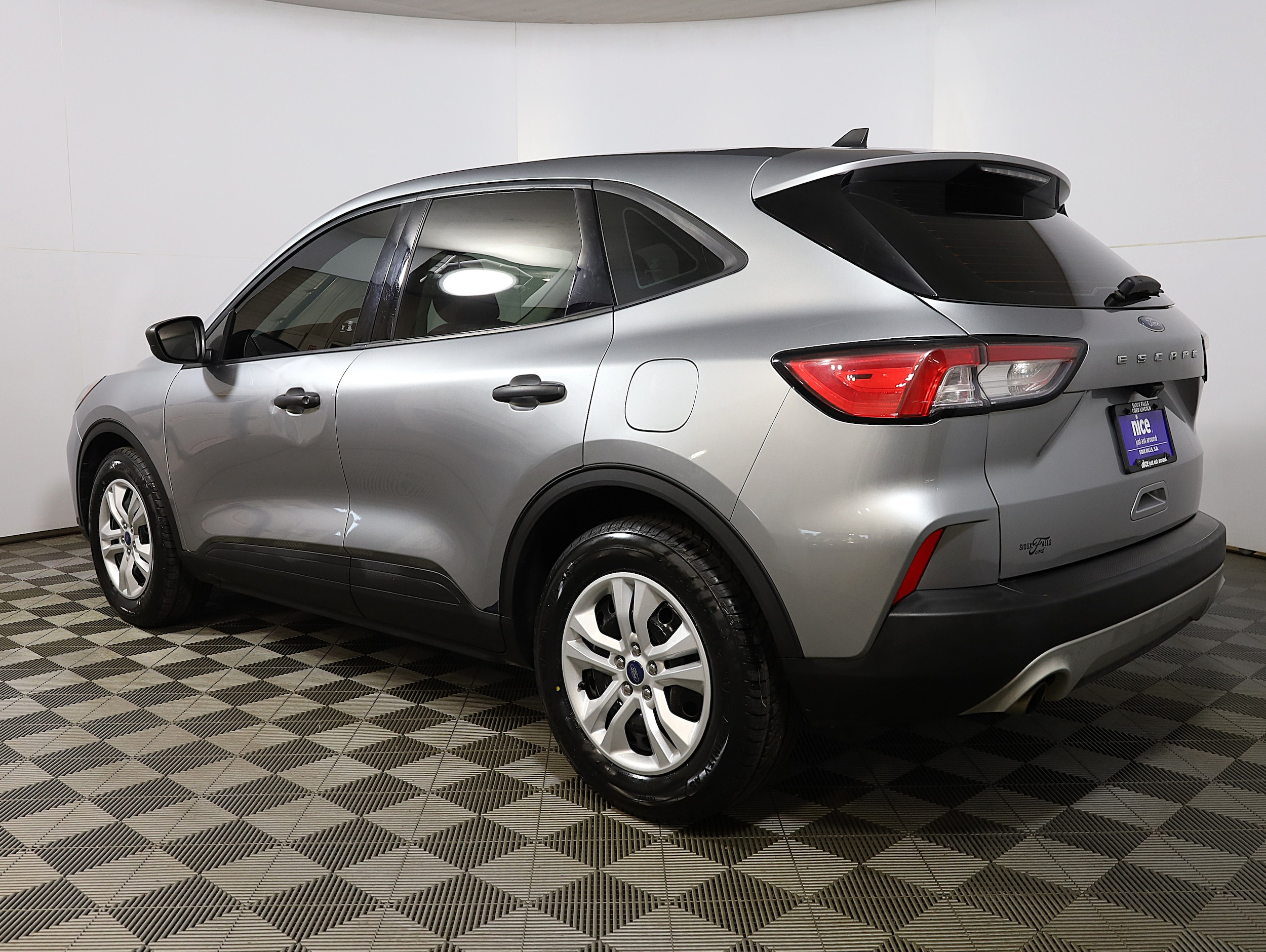 View vehicle photo 6