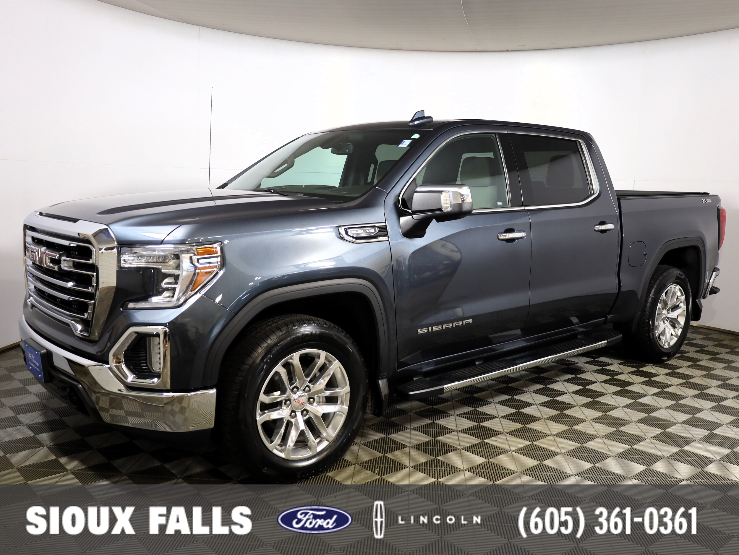 2019 GMC Sierra 4WD Crew Cab Short Box SLT's photo