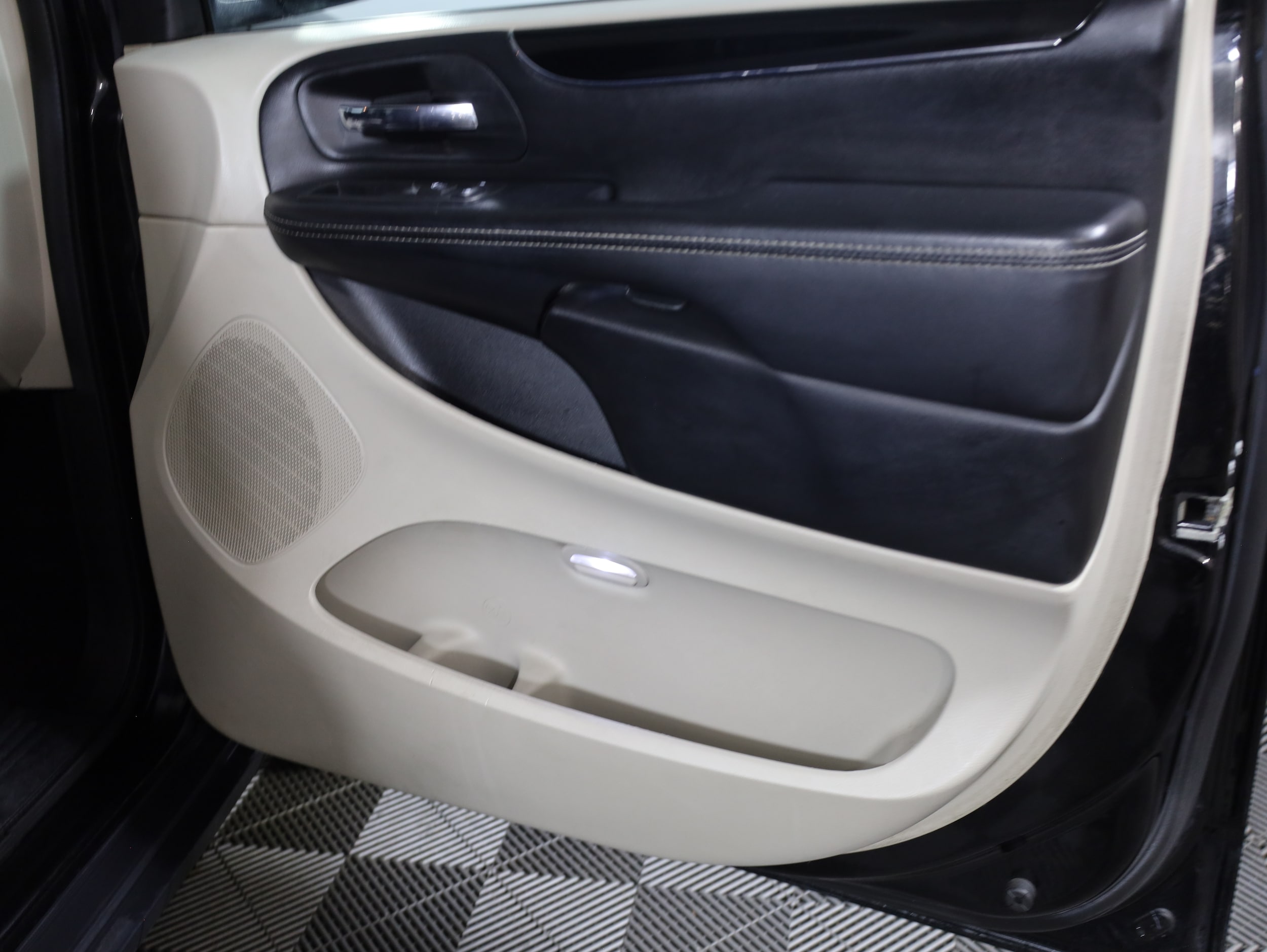 2017 Dodge Grand Caravan SXT - Photo 26