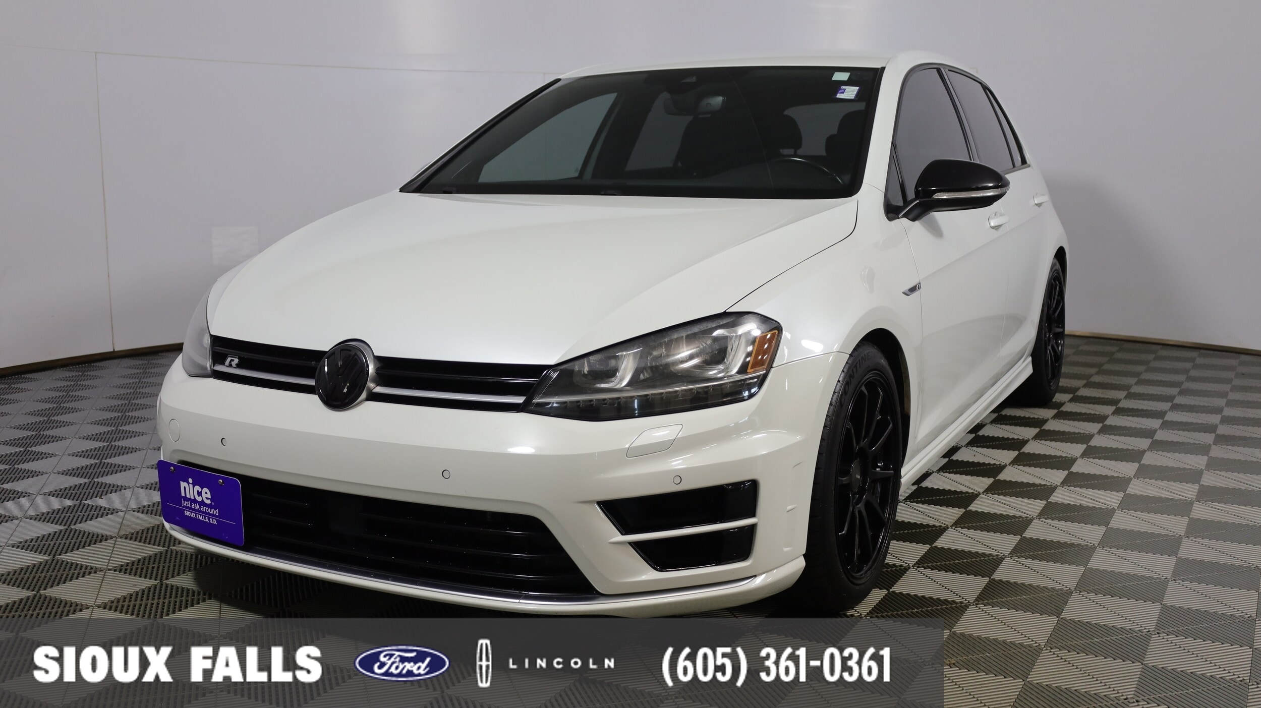 2017 Volkswagen Golf R 4-Door AWD with DCC and Navigation