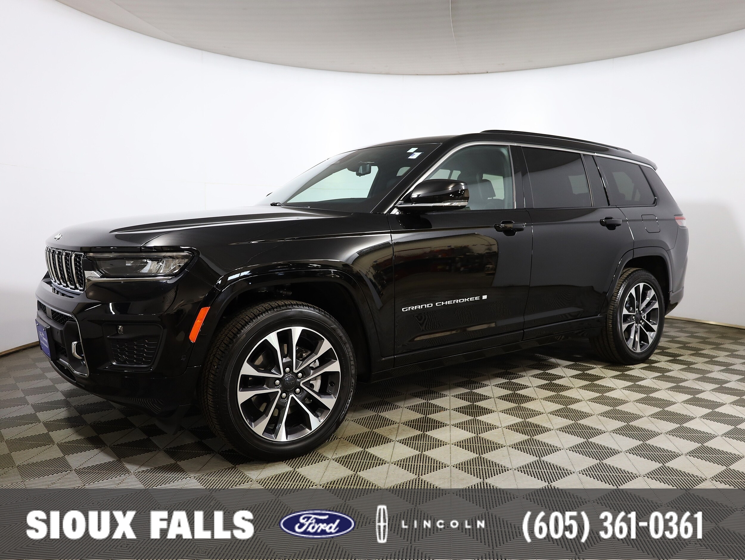 2024 Jeep Grand Cherokee L Overland 4x4's photo