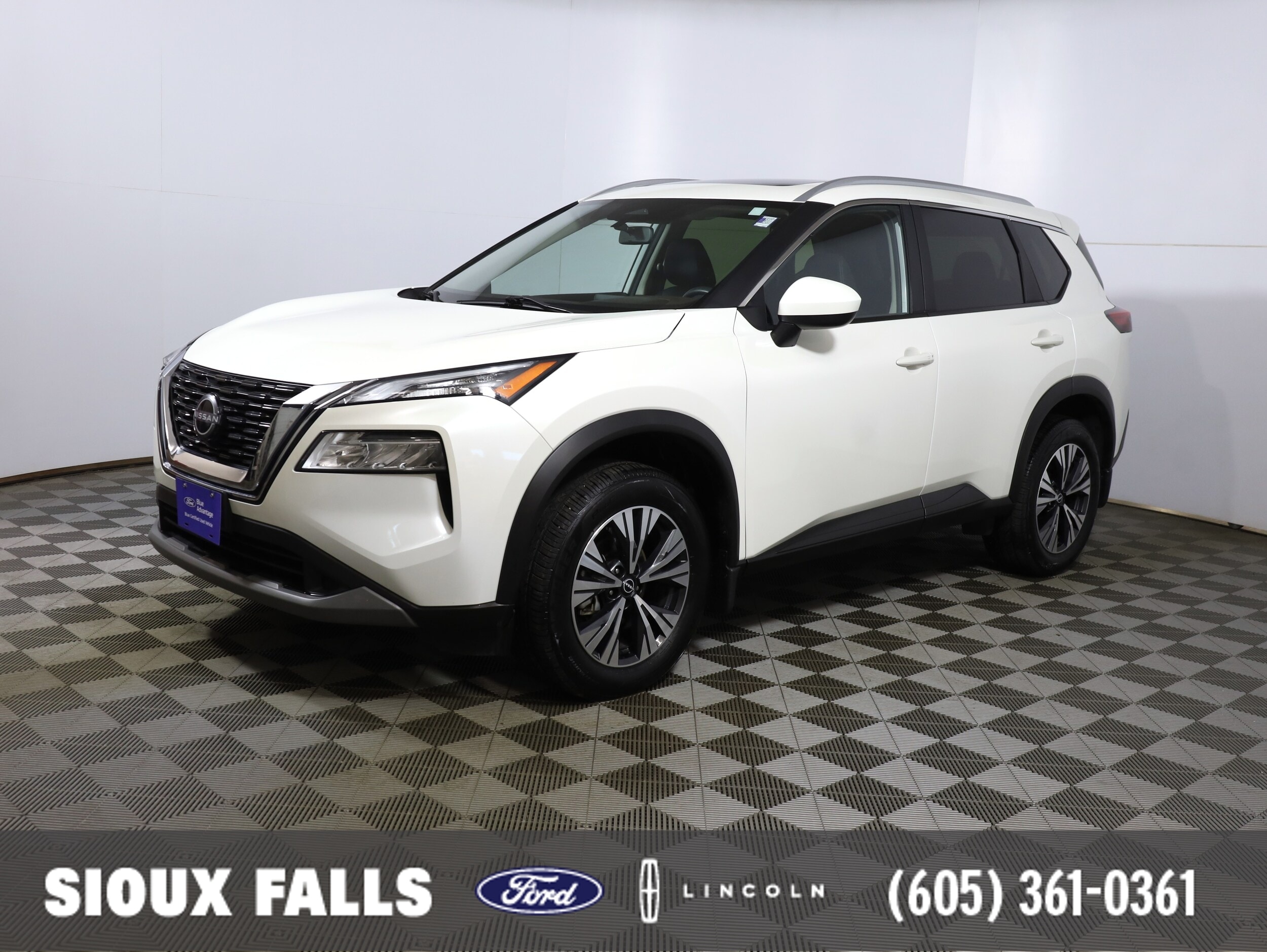 2023 Nissan Rogue SV's photo