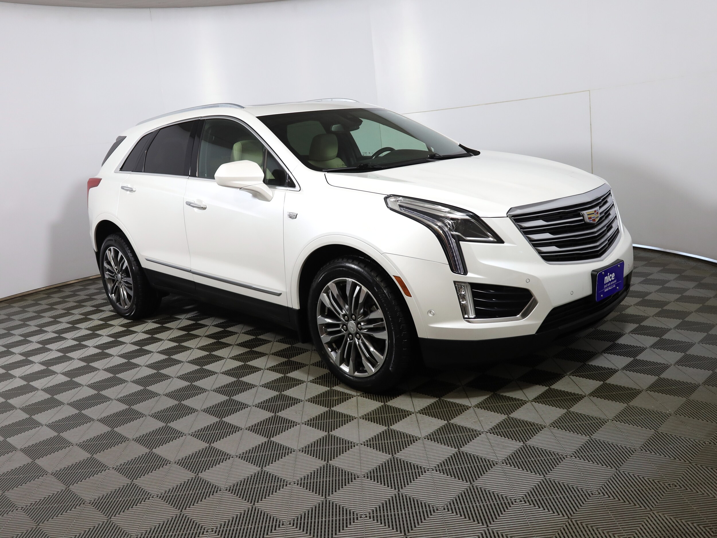 2019 Cadillac XT5 Premium Luxury photo 3