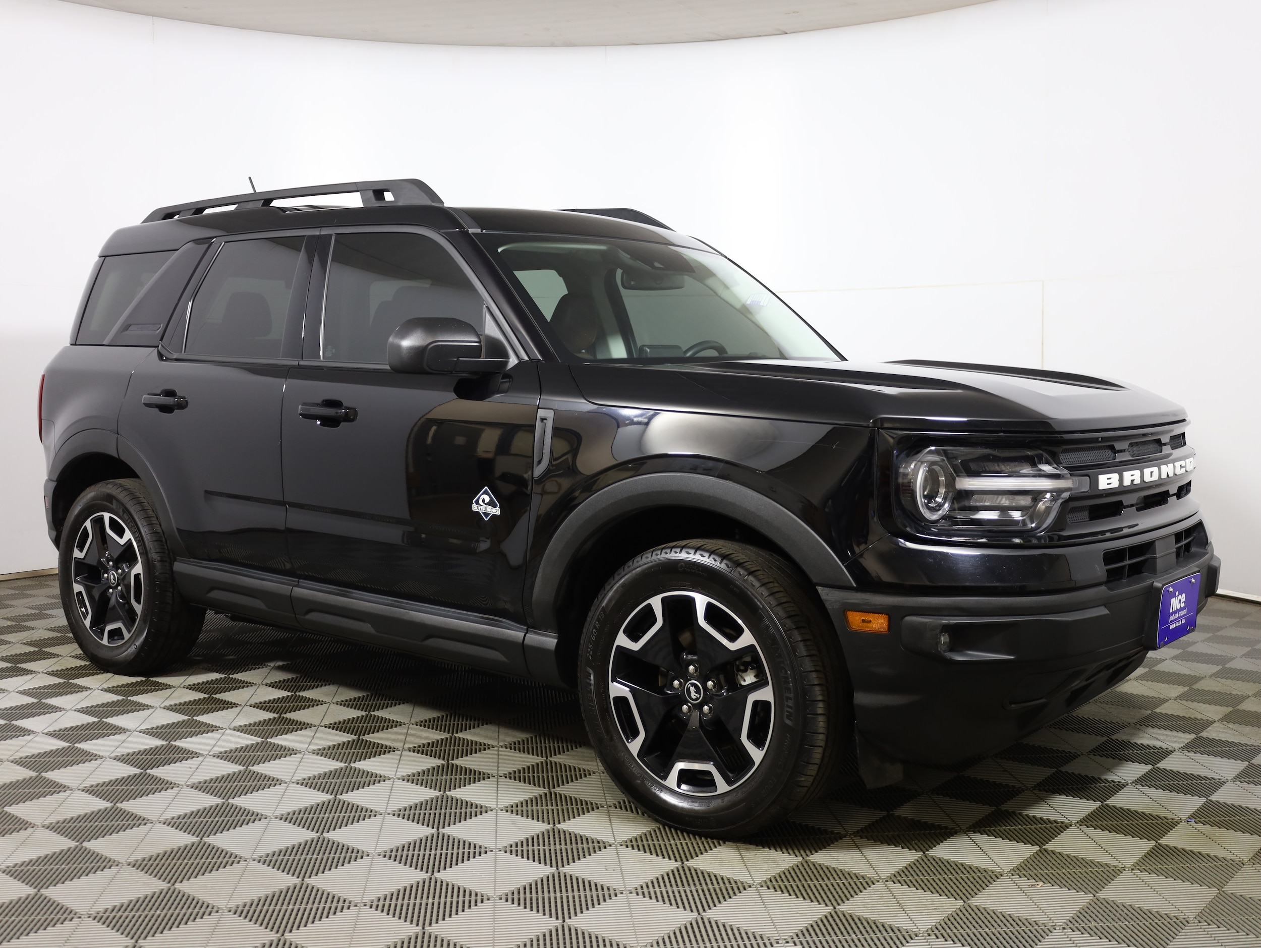 View vehicle photo 3