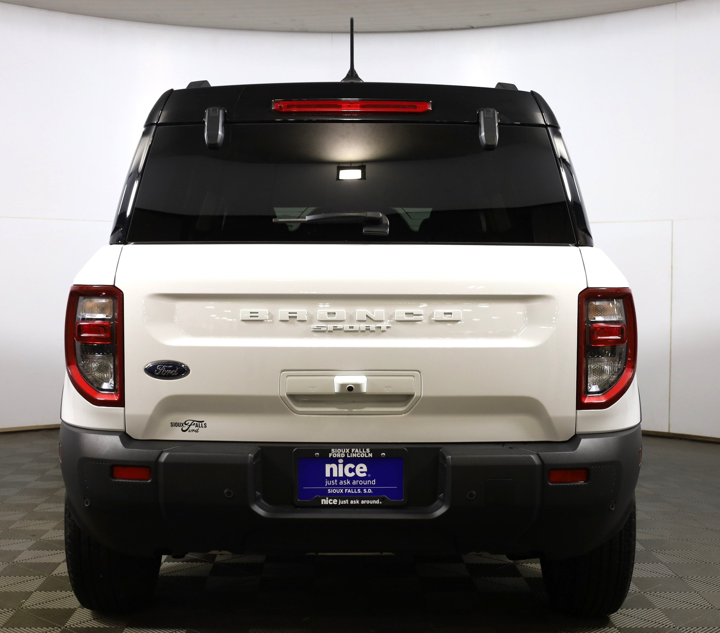 View vehicle photo 6