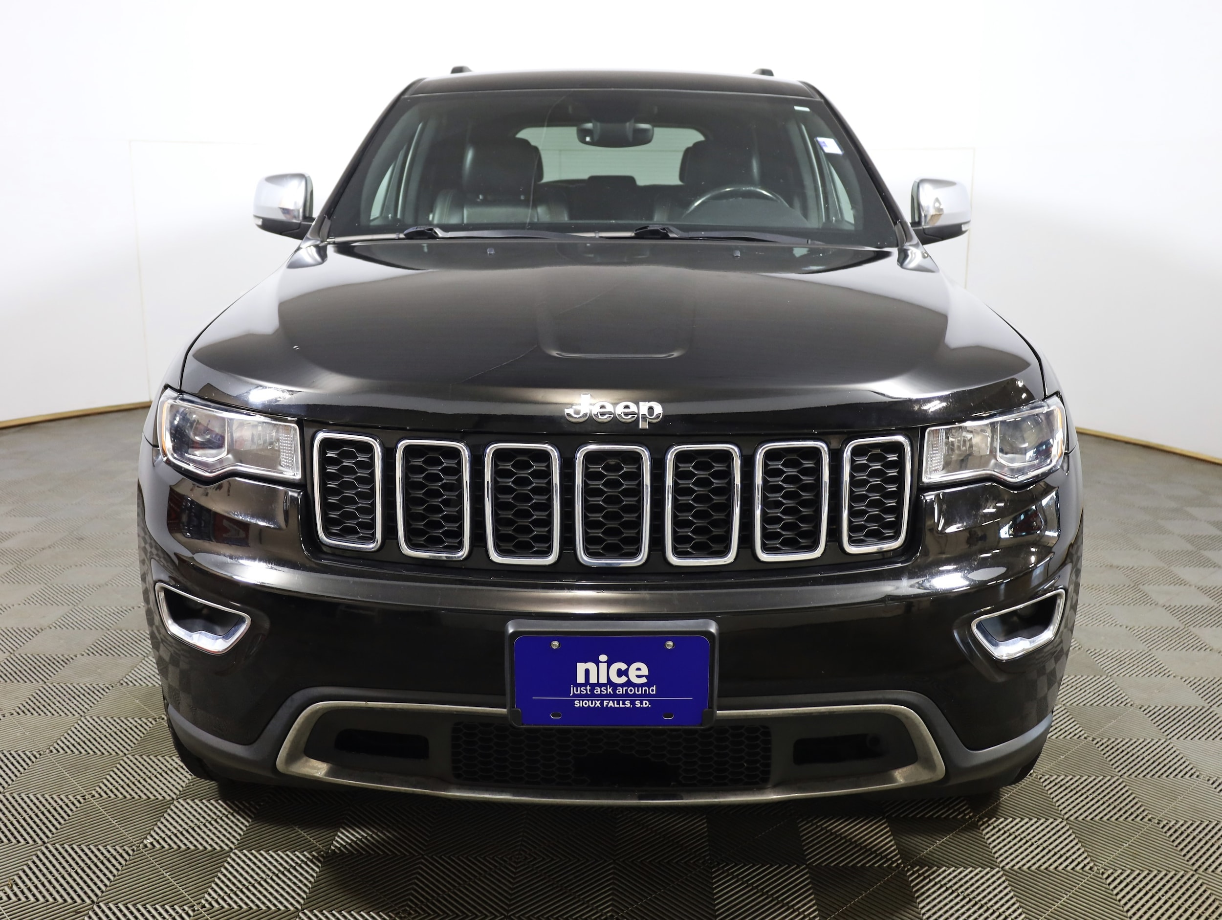 Used 2017 Jeep Grand Cherokee Limited with VIN 1C4RJFBG5HC882908 for sale in Sioux Falls, SD