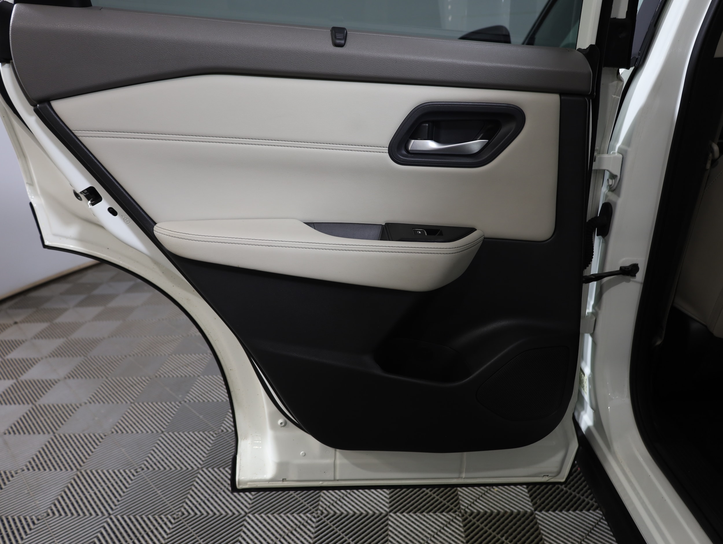 2023 Nissan Rogue SL - Photo 35