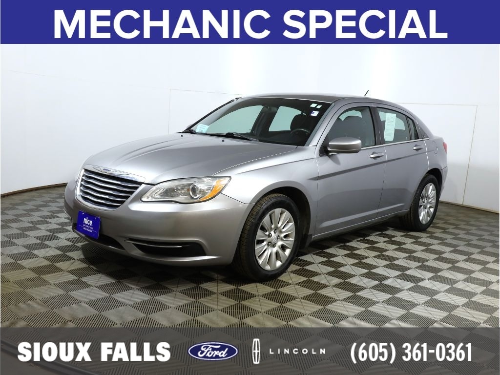 2014 Chrysler 200 LX's photo