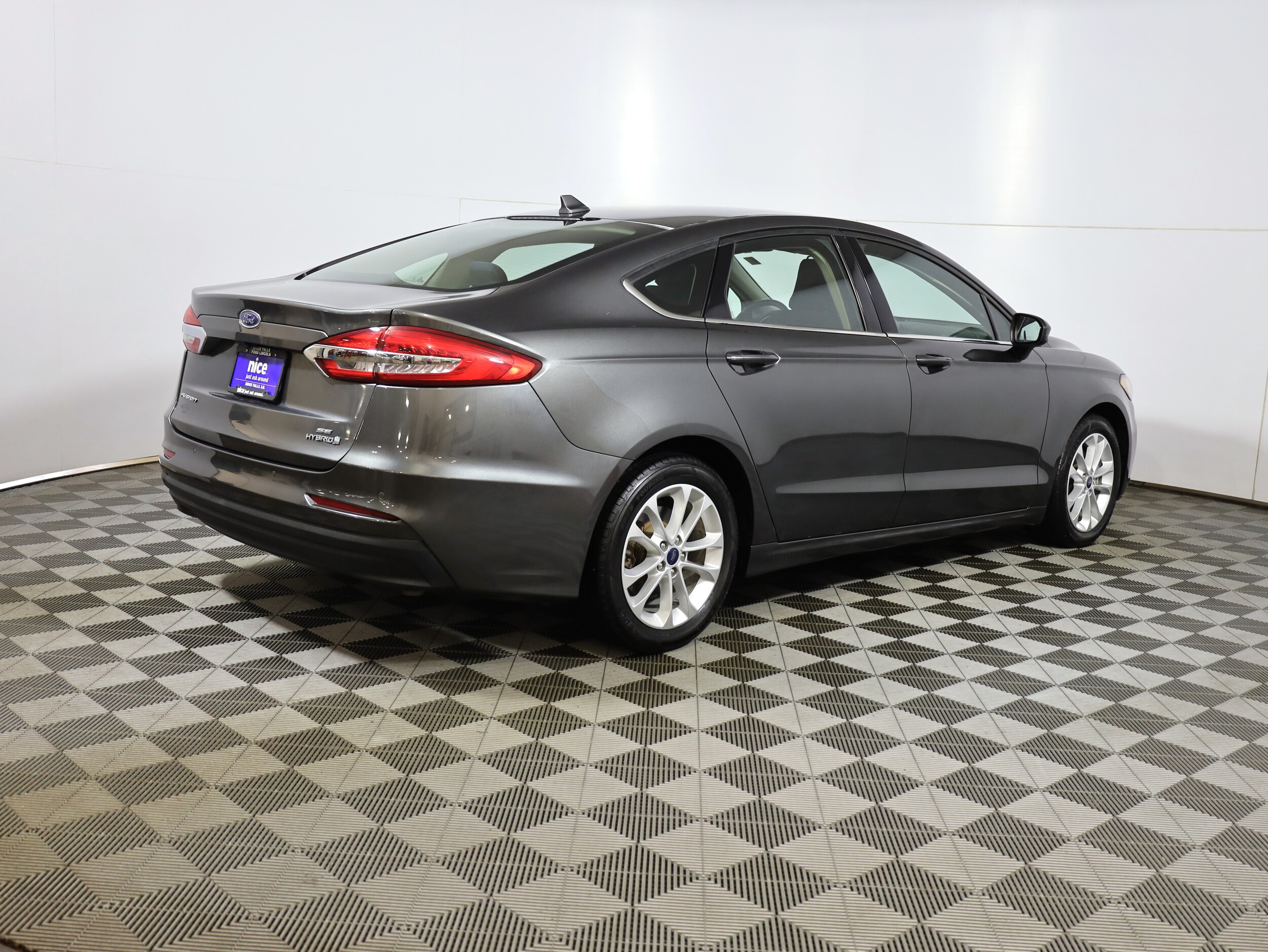 2019 Ford Fusion Hybrid SE photo 4
