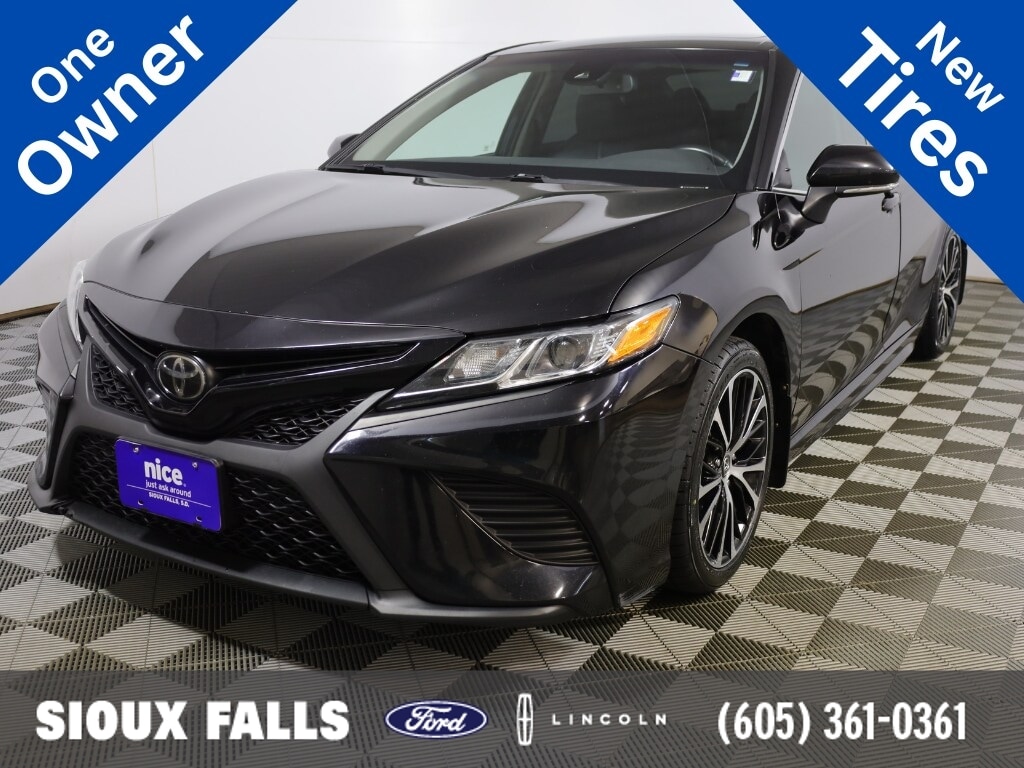 Used 2018 Toyota Camry SE Sedan