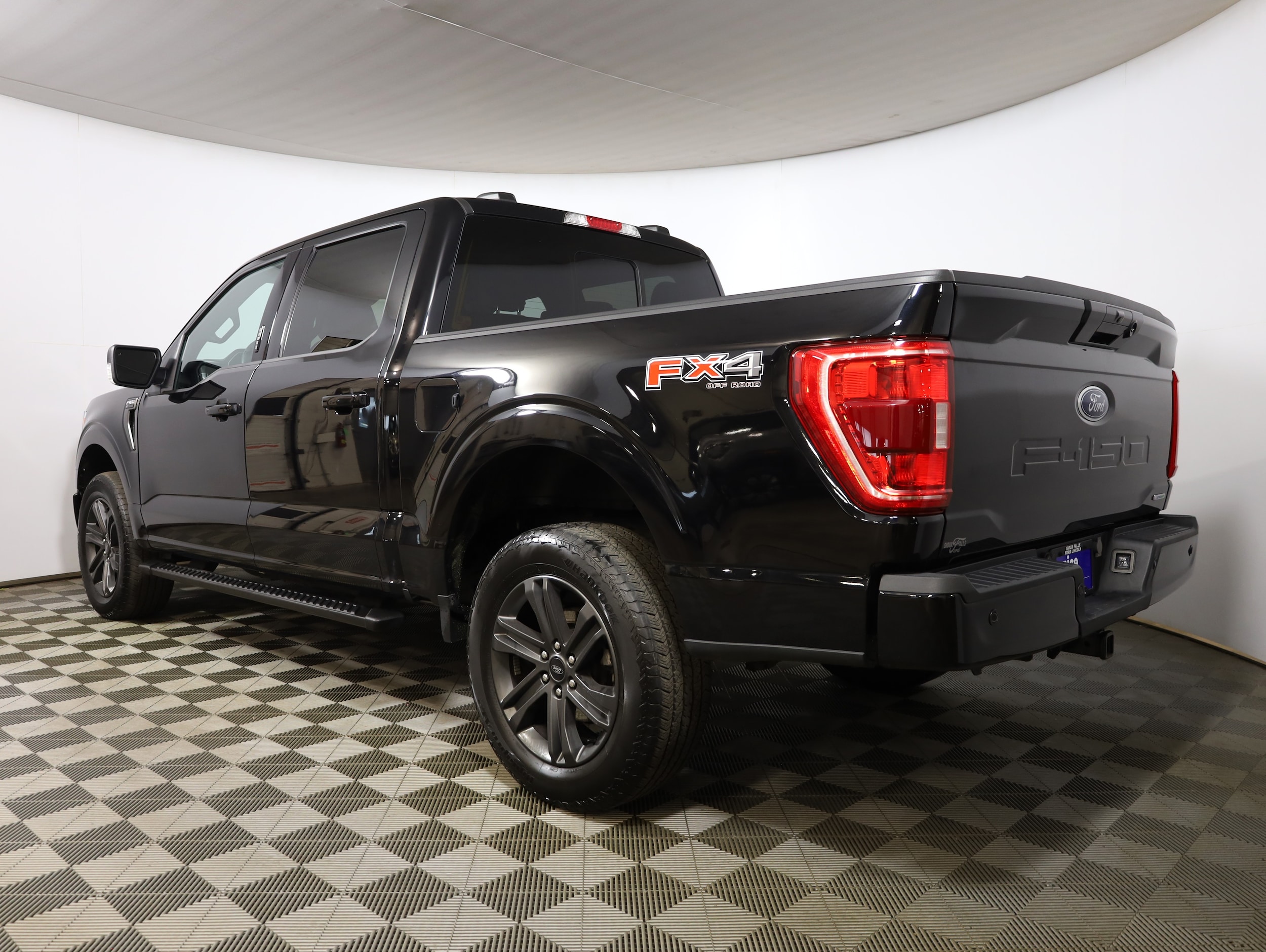 View vehicle photo 7