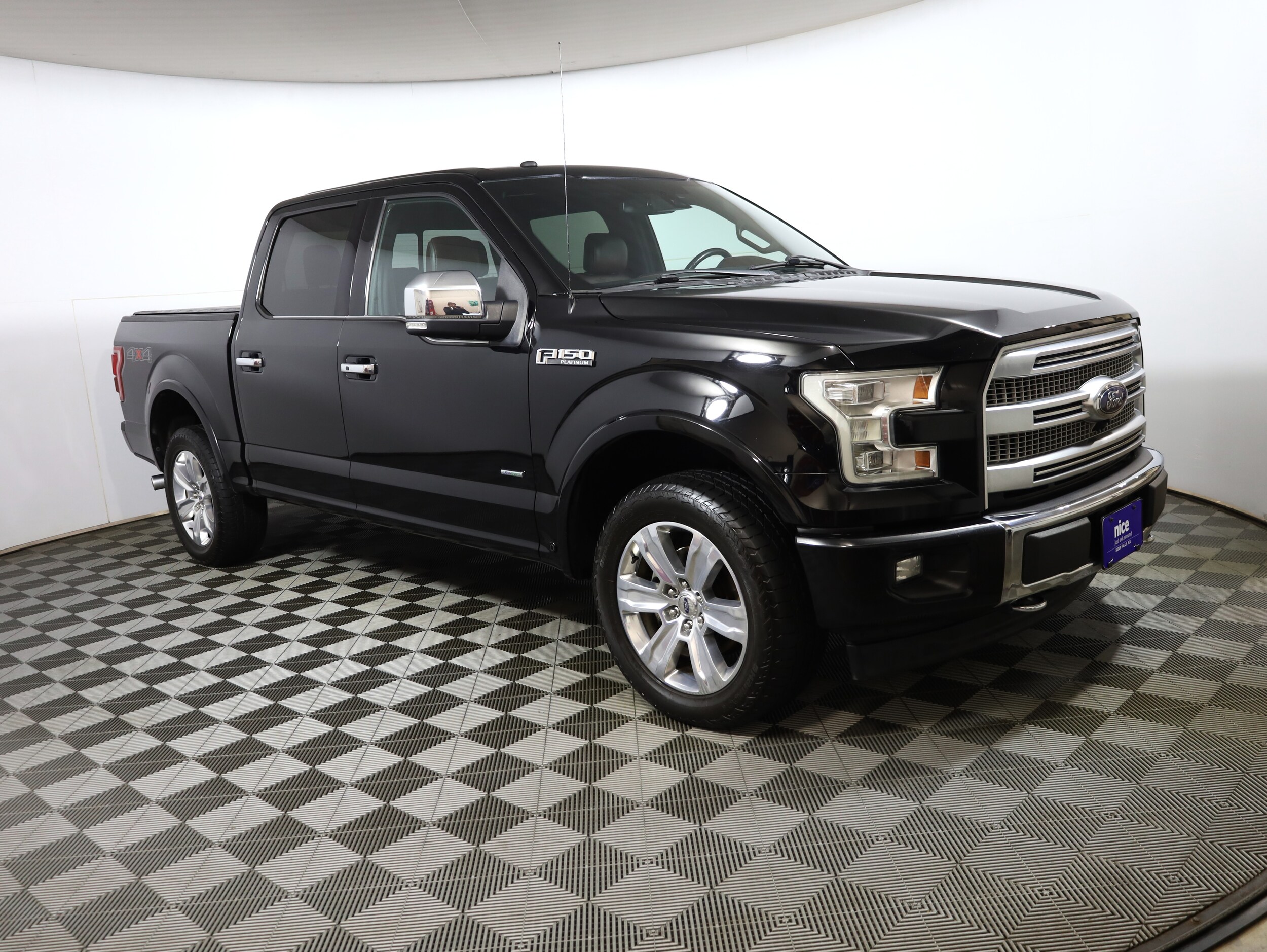 2017 Ford F-150 Platinum photo 3