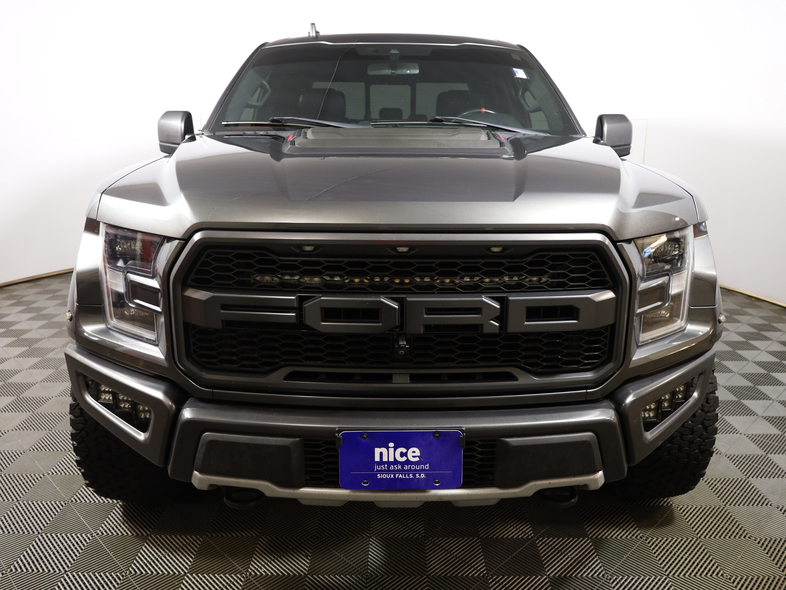 2020 Ford F-150 Raptor photo 2